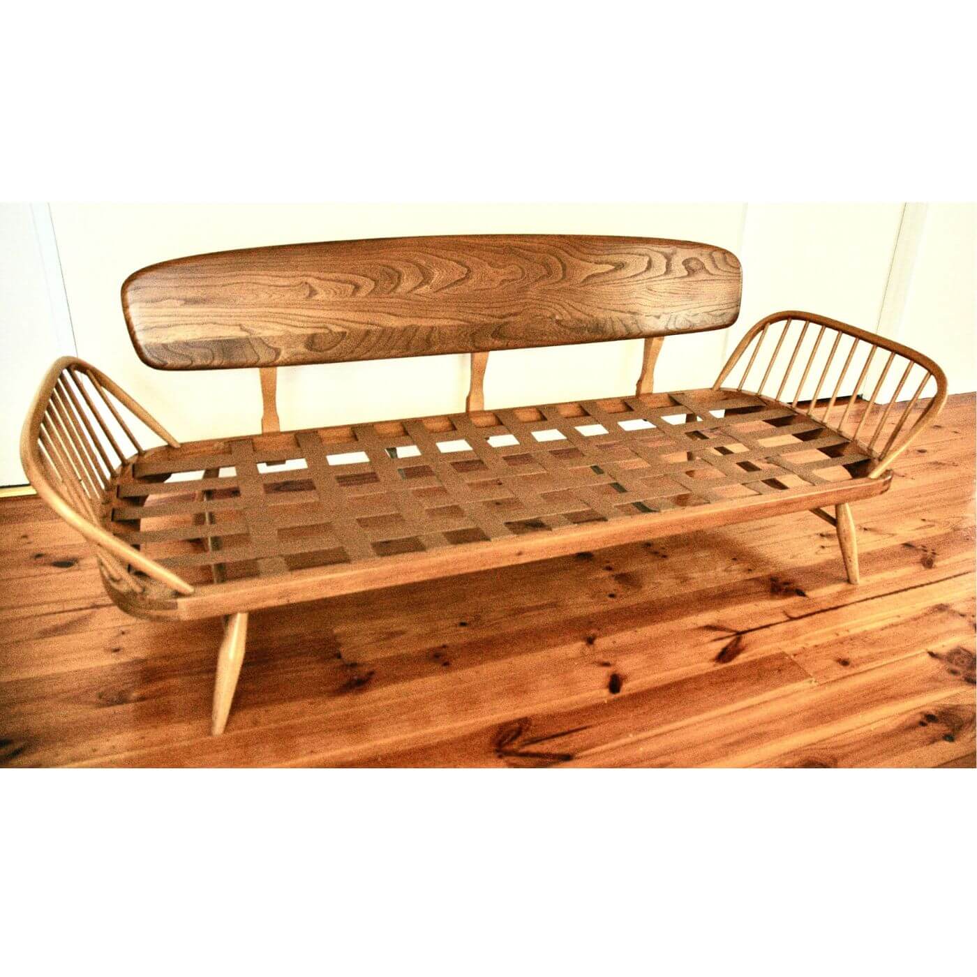 Two-Design-Lovers-Ercol-Studio-Couch-Daybed-by-Lucian-Ercolani