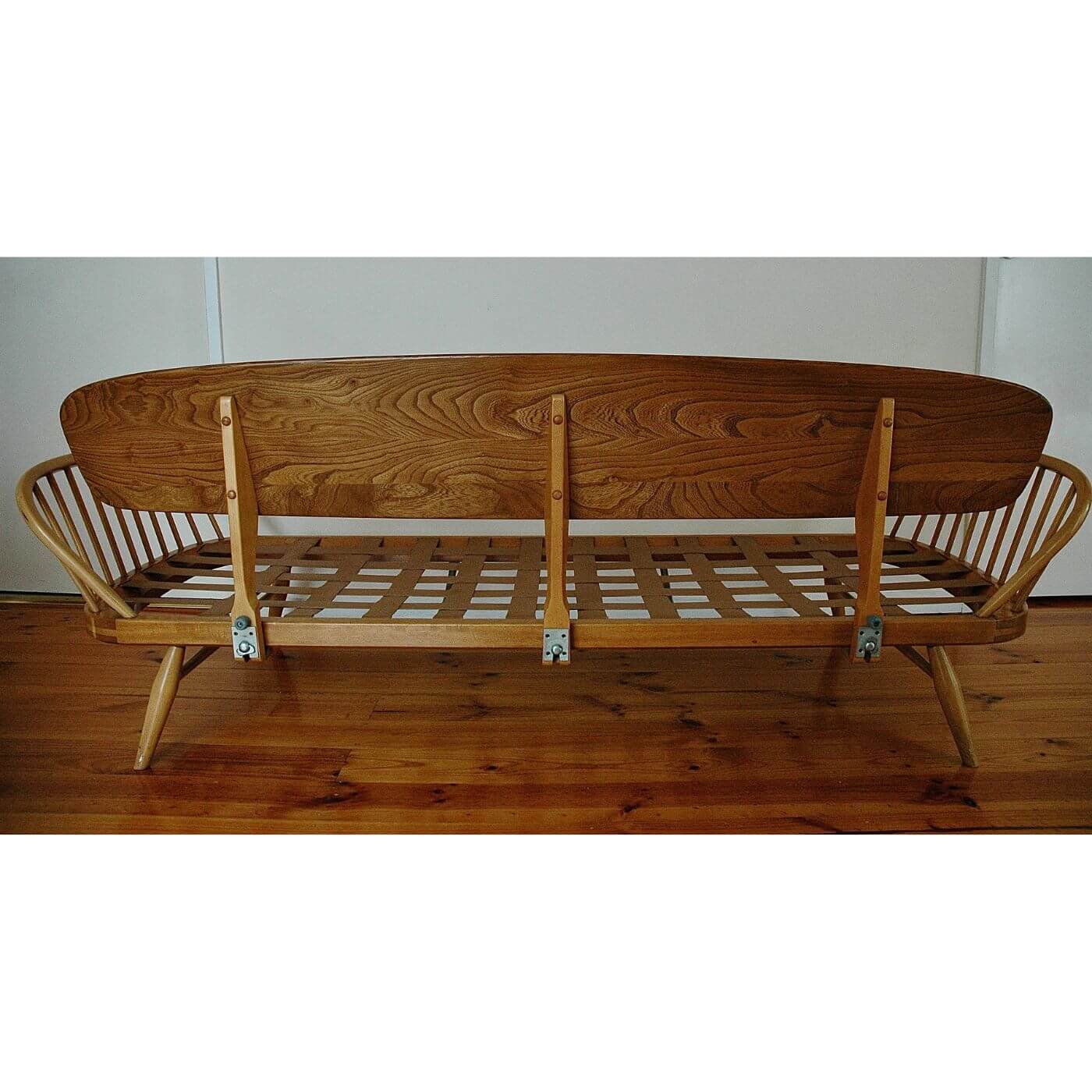 Two-Design-Lovers-Ercol-Studio-Couch-Daybed-by-Lucian-Ercolani