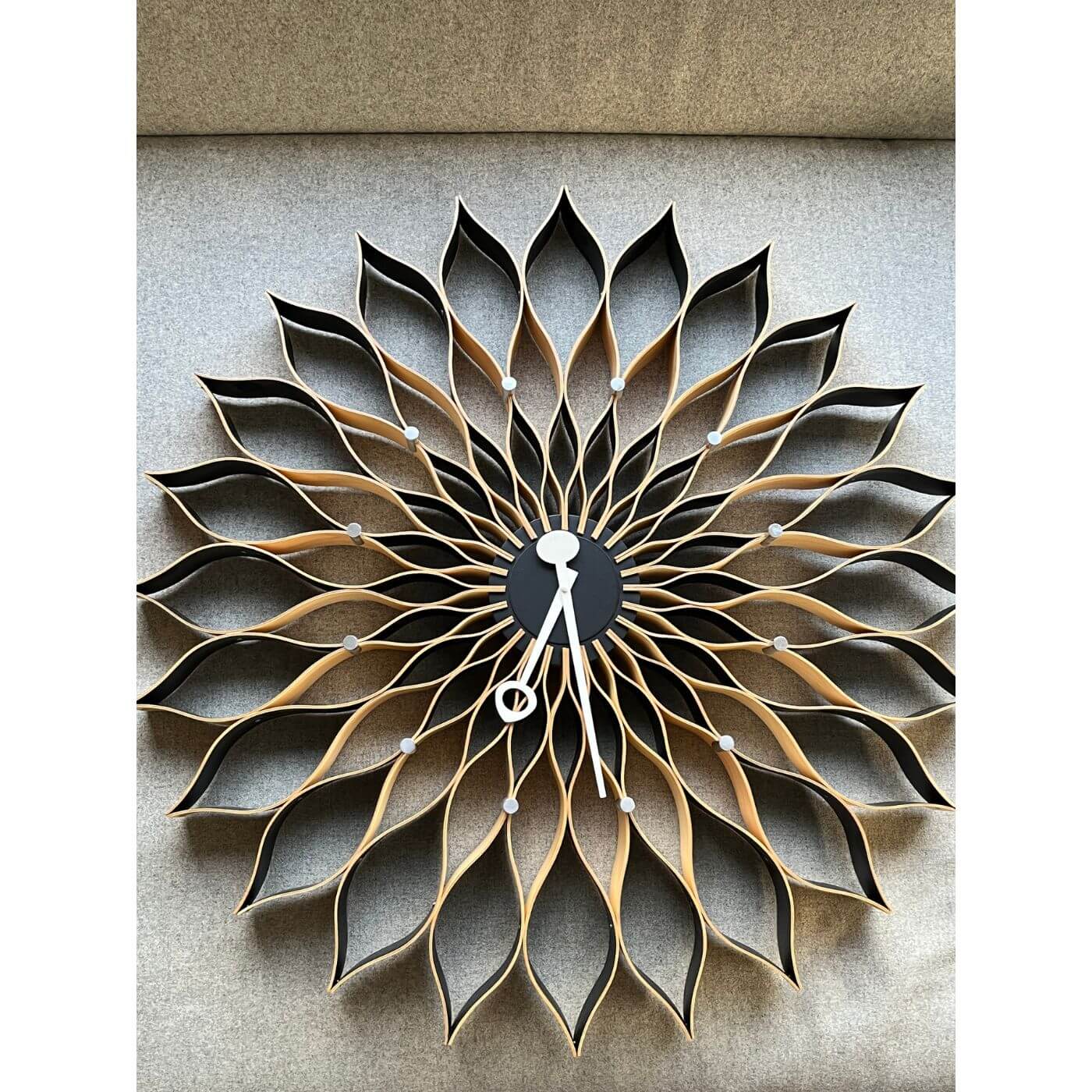 Two-Design-Lovers-George-Nelson-Sunflower-Clock