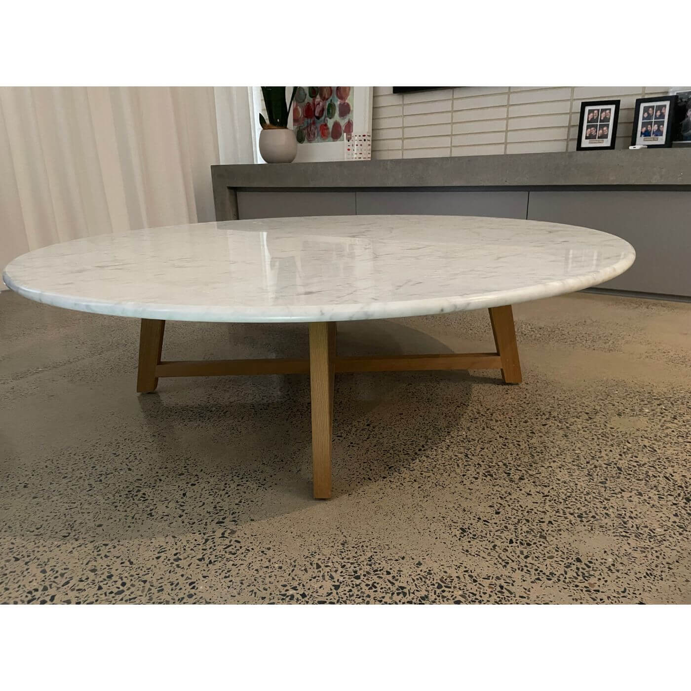 Two-Design-Lovers-Jardan-Iko-Coffee-table