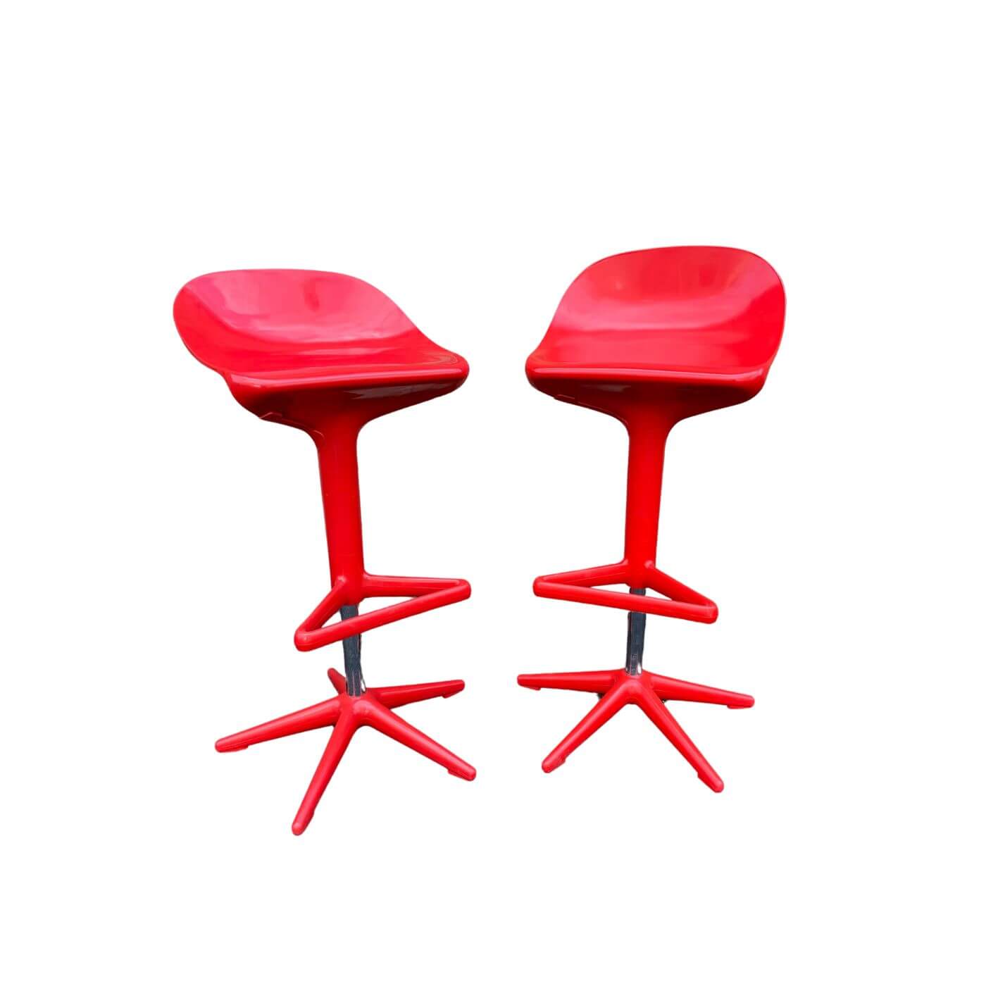 Two-Design-Lovers-Kartell-Spoon-Stool-by-Antonio-Citterio