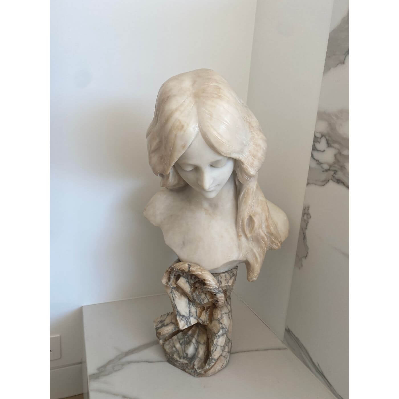 Two-Design-Lovers-Marble-Female-Bust