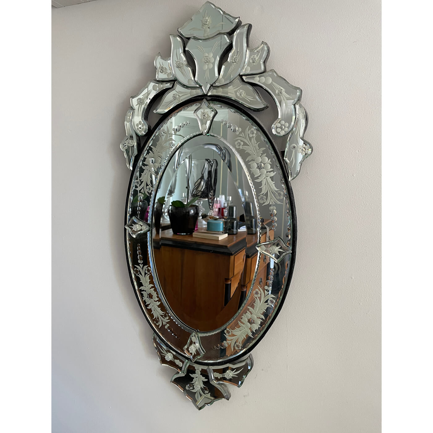 Venetian mirror, oval with floral pattern