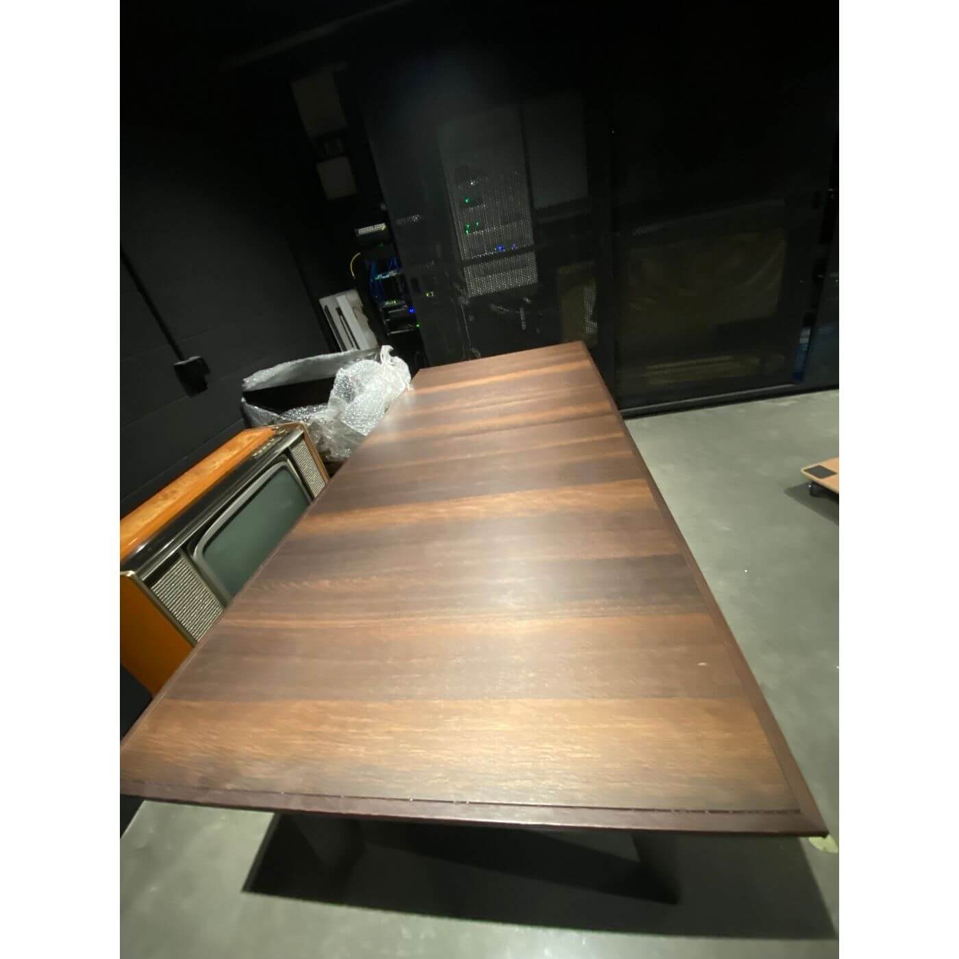 Two-Design-Lovers-Poliform Howard Dining Table