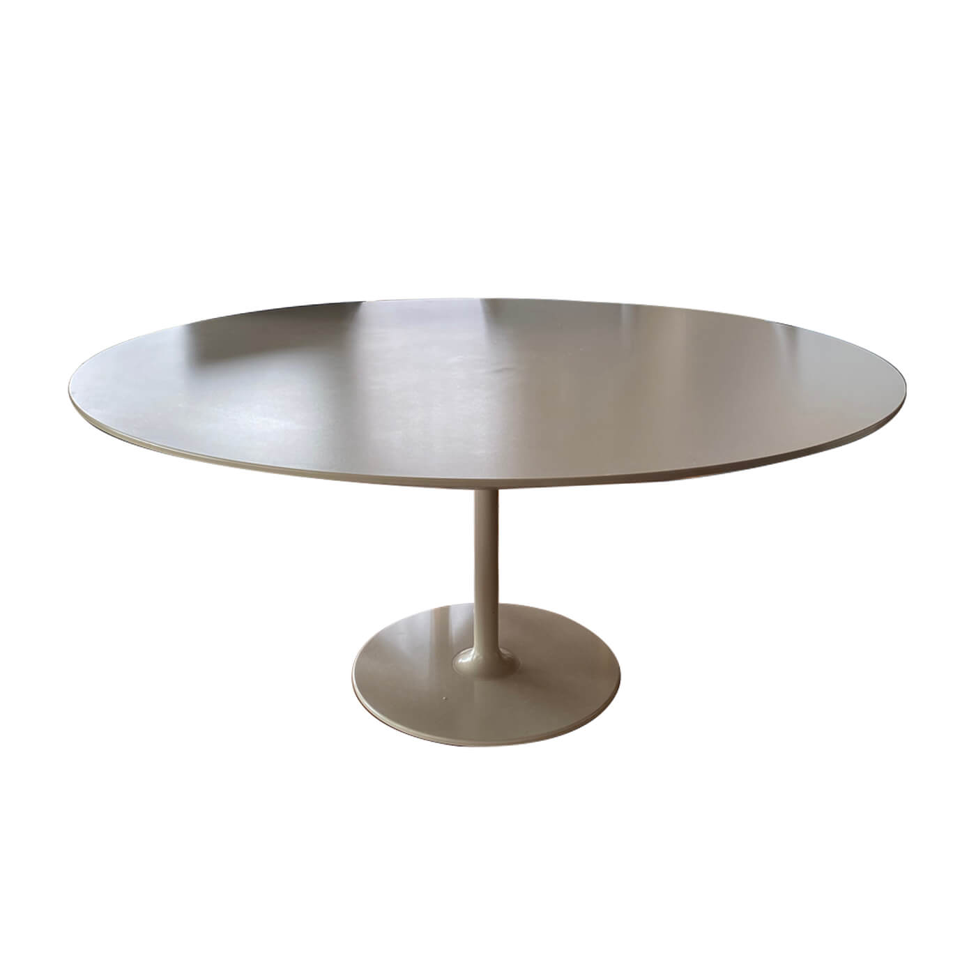 Two-Design-Lovers-Round-dining-table