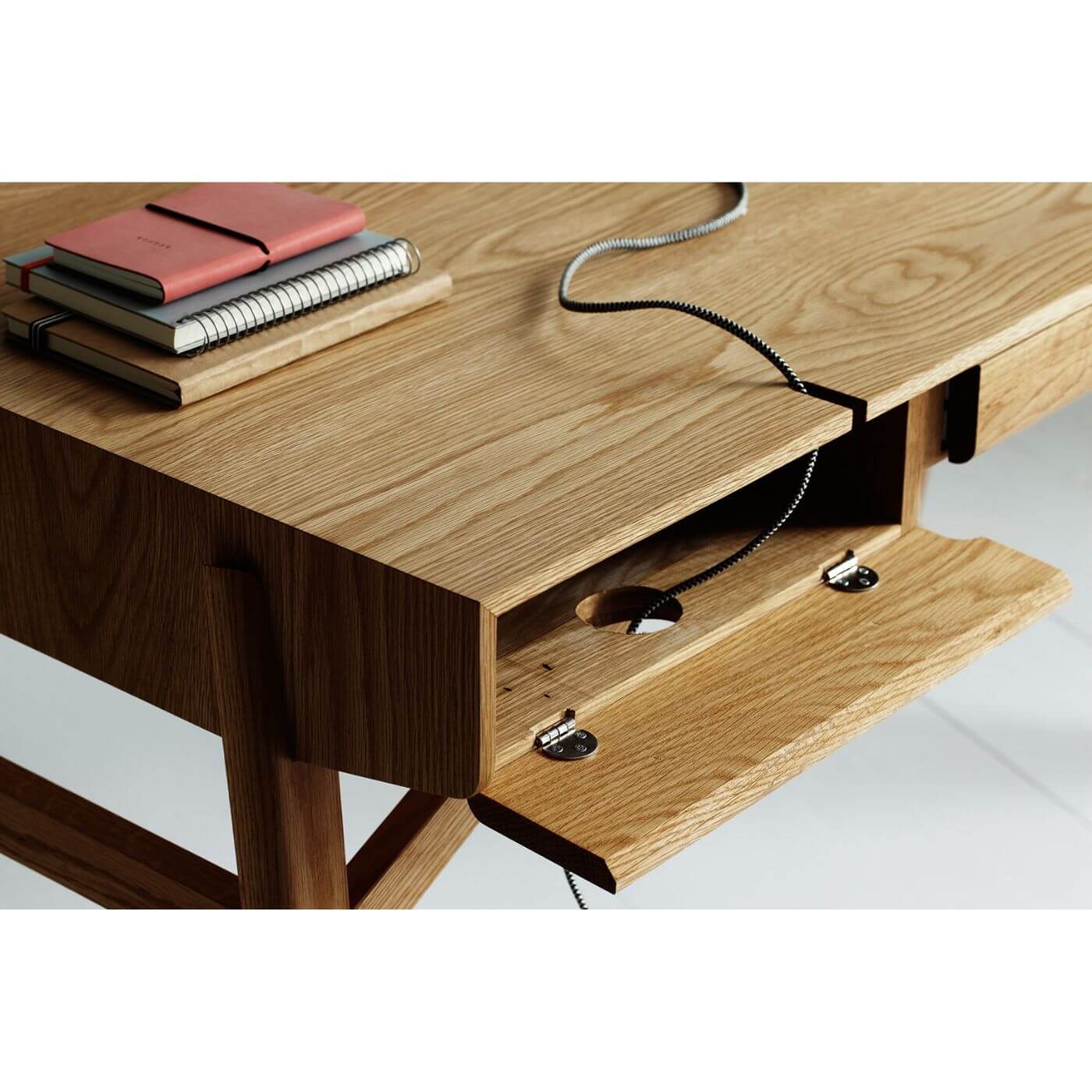 Two-Design-Lovers-Tuki-Desk