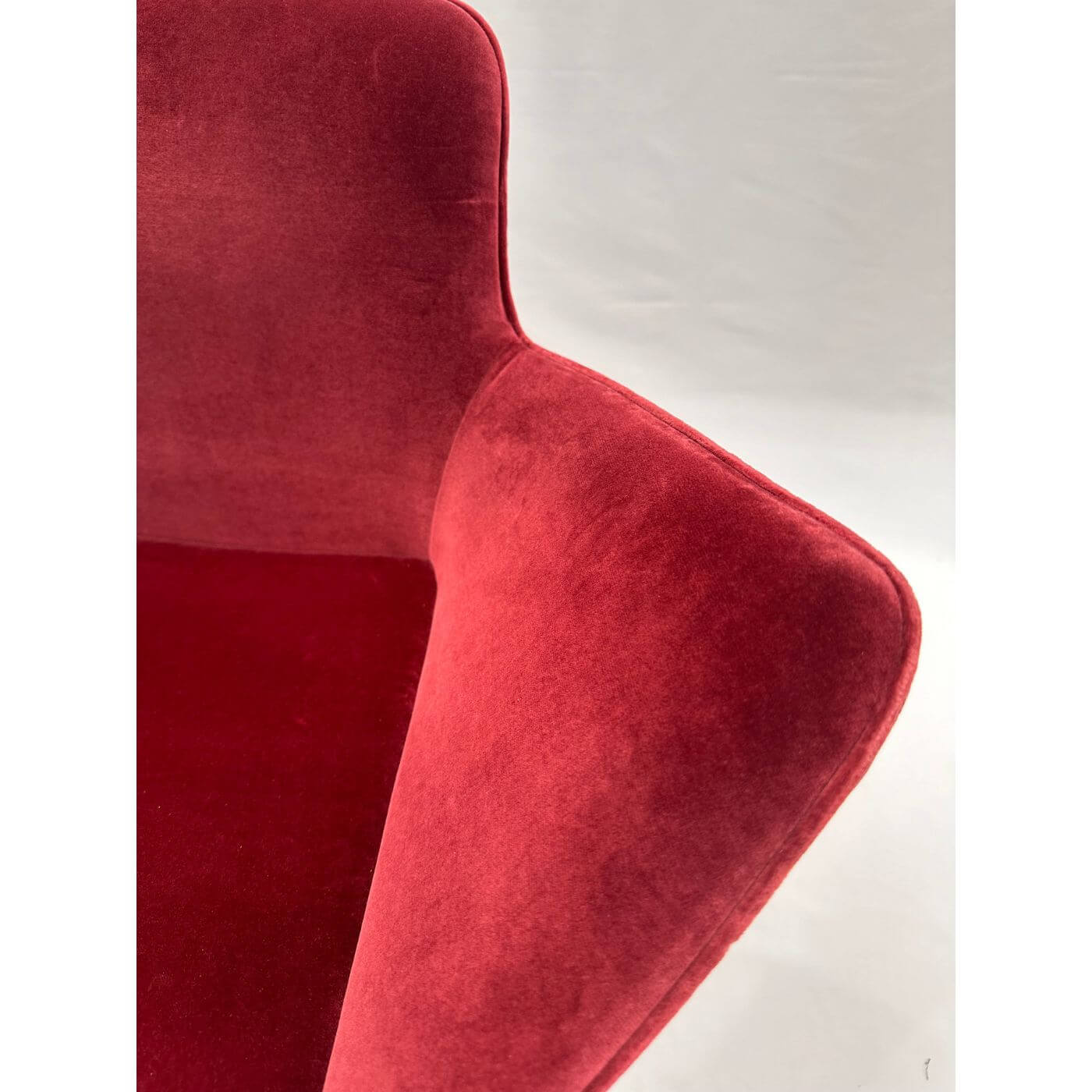 Two-Design-Lovers-Walter-Knoll-Burgaz-Chair