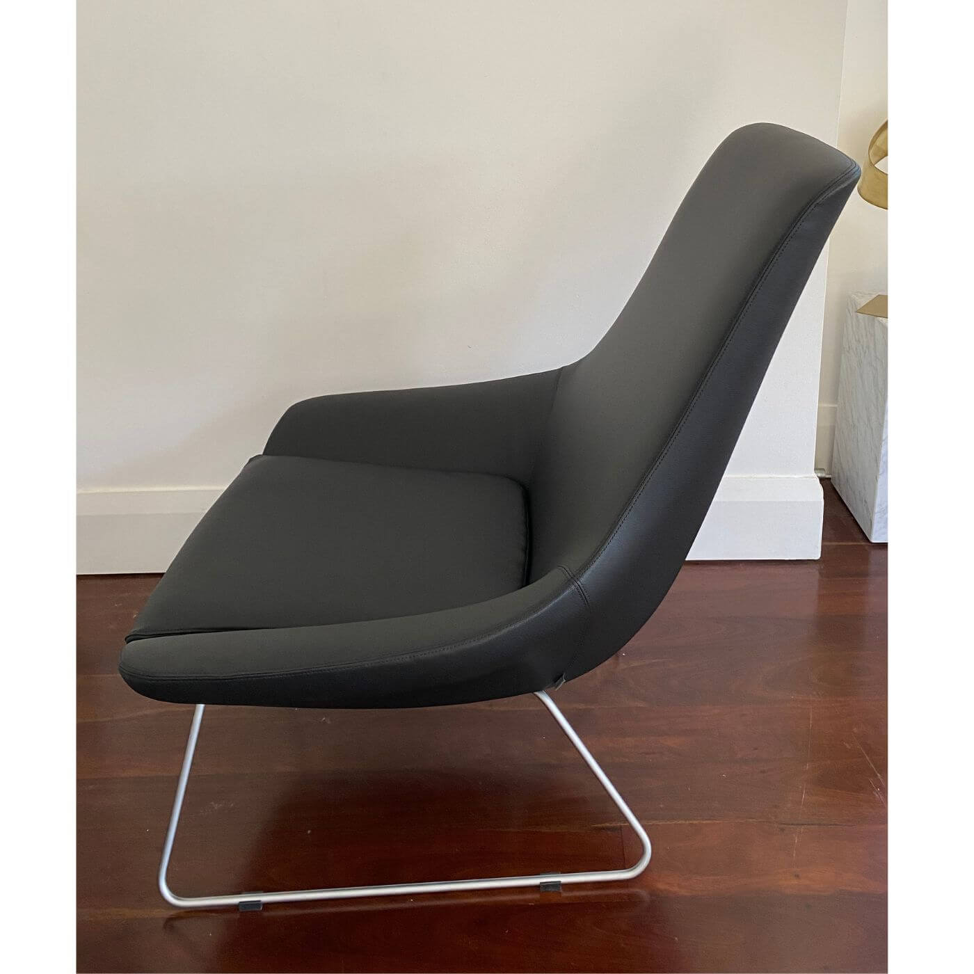 Two-Design-Lovers-Walter-Knoll-Flow-back-armchair