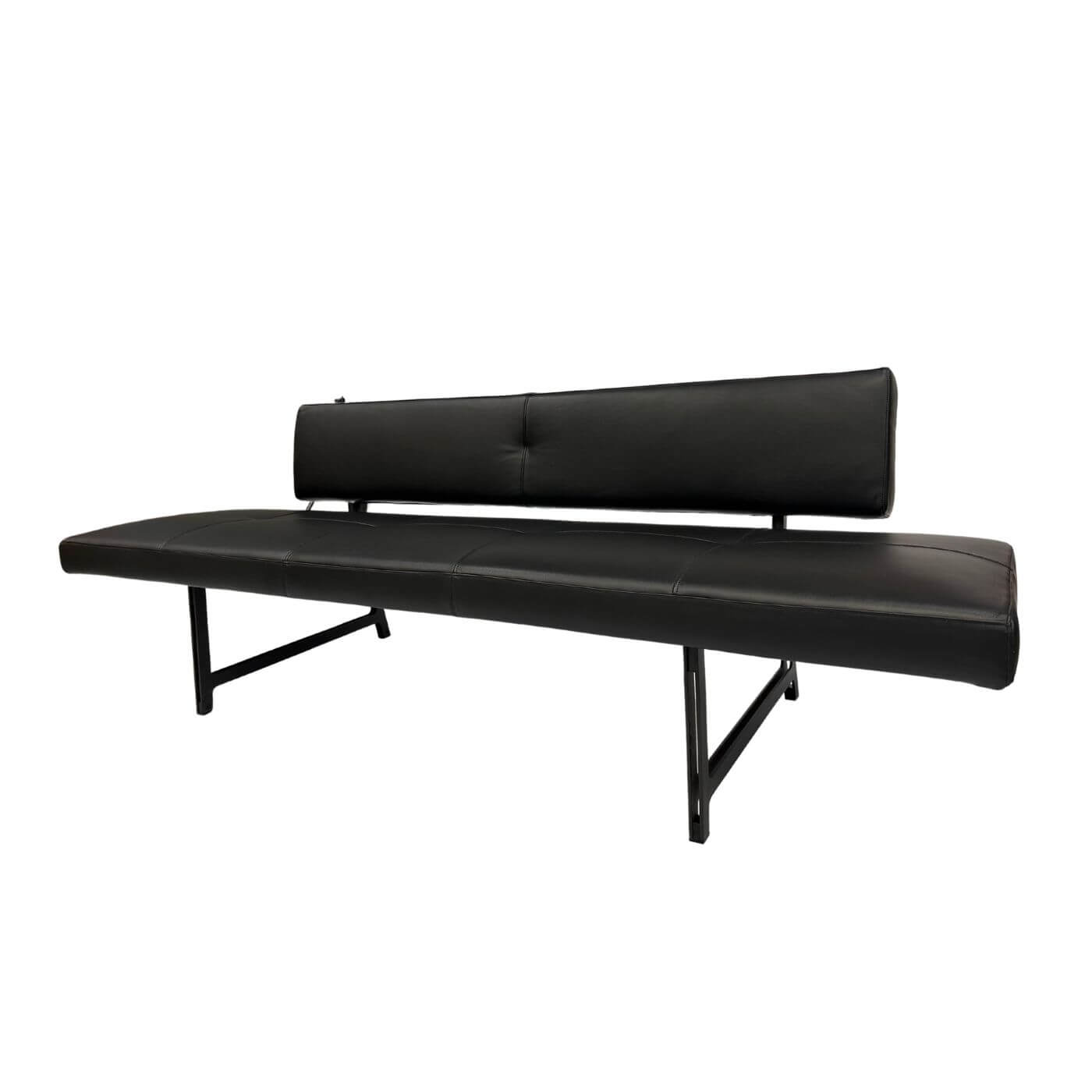 Two-Design-Lovers-Walter-Knoll-Foster-Bench