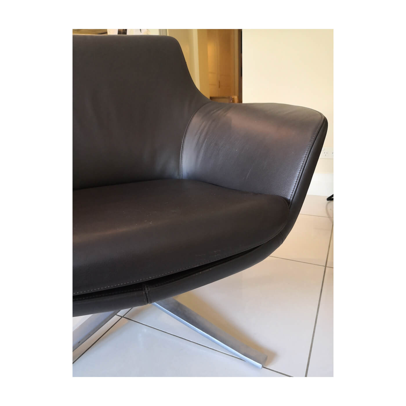 Walter Knoll Oscar Swivel Armchair, 2 available