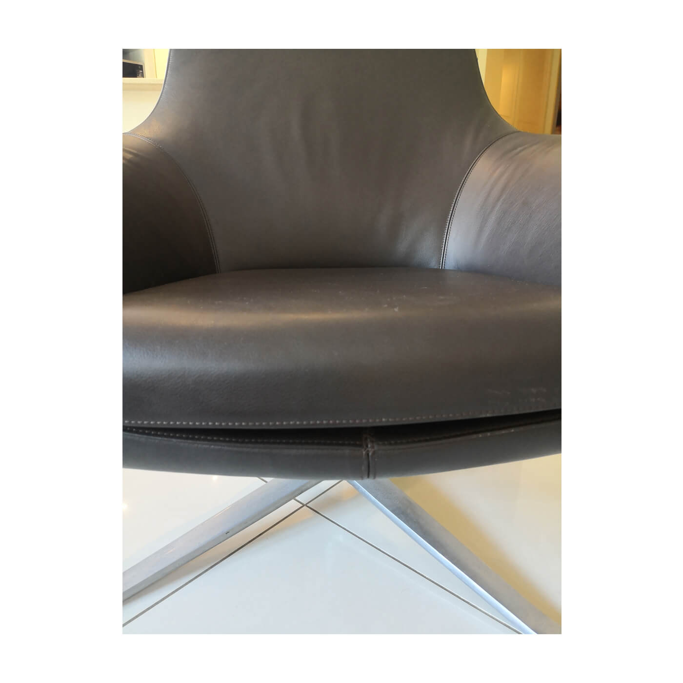 Walter Knoll Oscar Swivel Armchair, 2 available