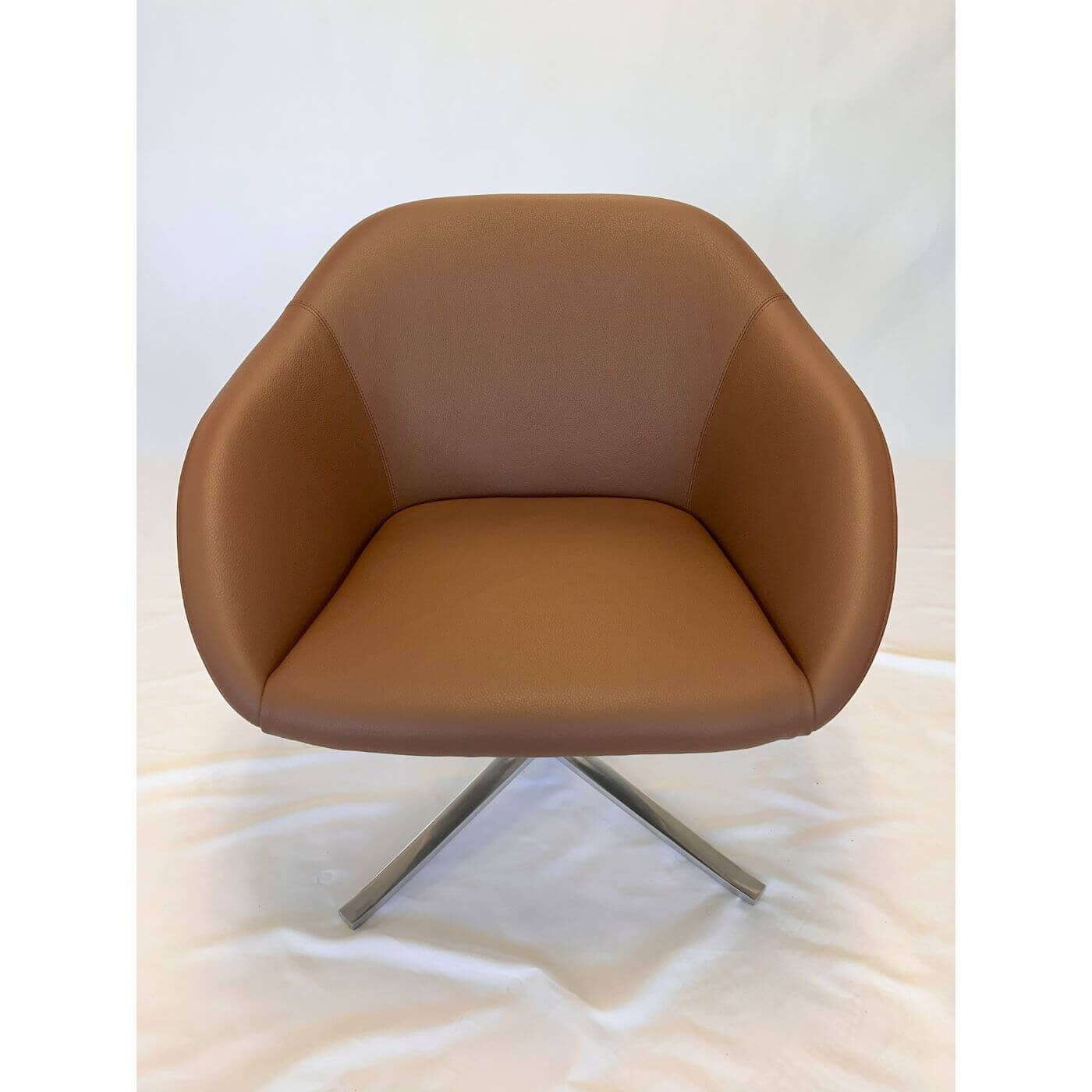 Two-Design-Lovers-Walter-Knoll-Turtle-Lounge-Armchair