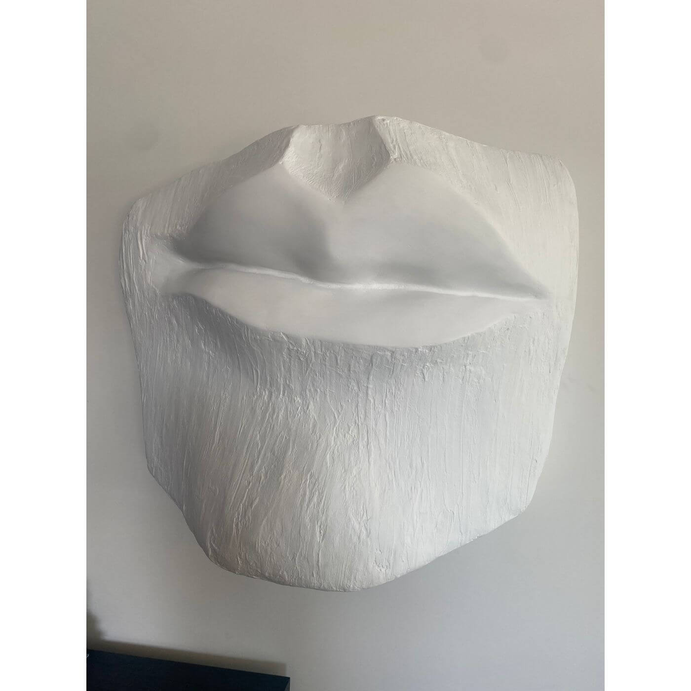 Two-Design-Lovers-White-Lip-Artwork-Sculpture