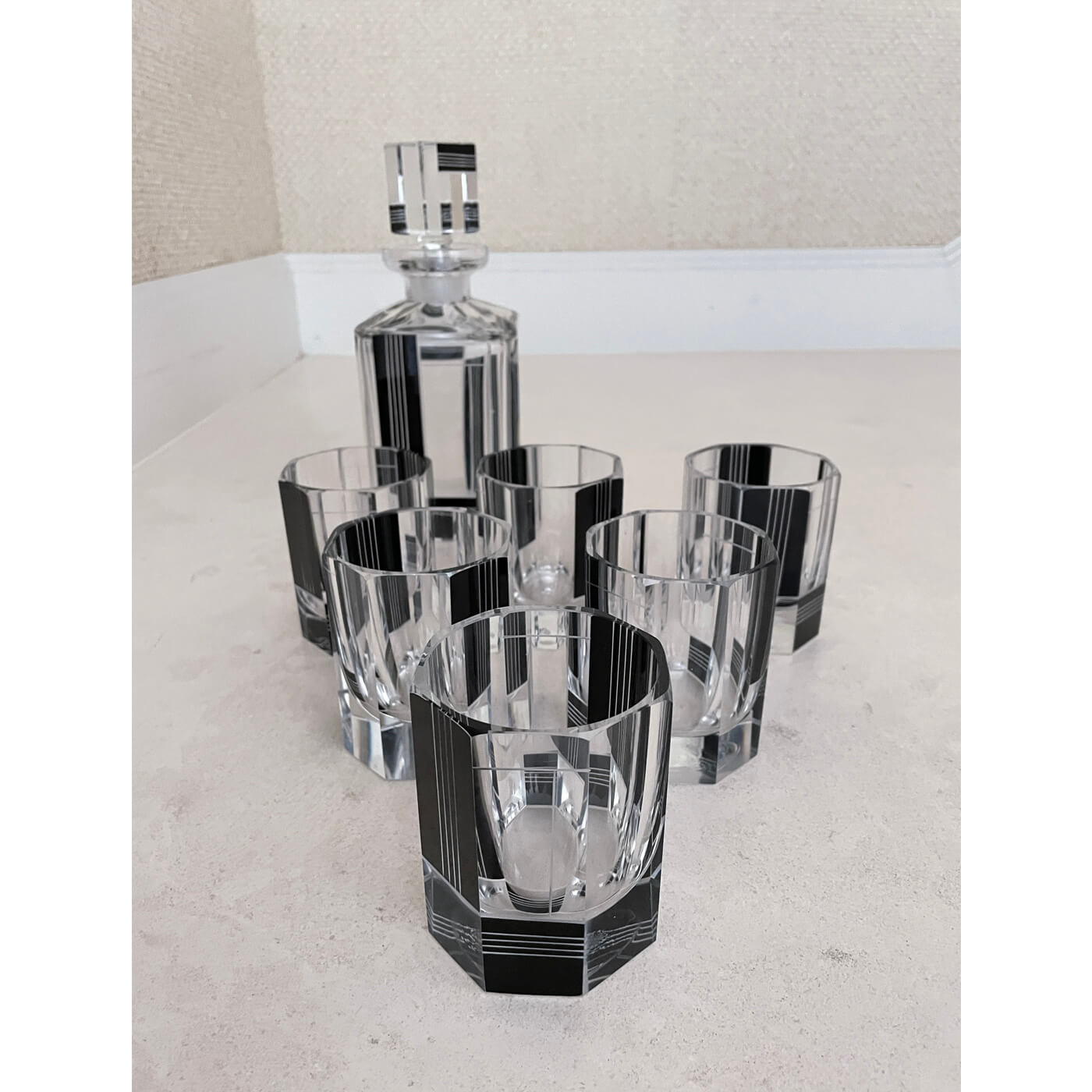 Art deco carafe and 6 glasses