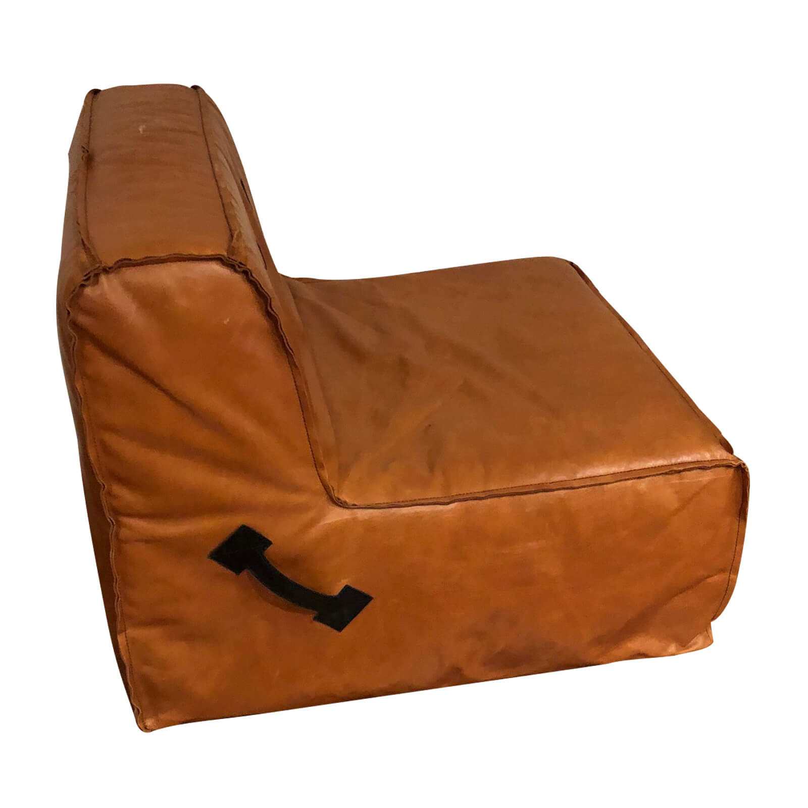 Two Design Lovers Koskela leather quadrant sofa side