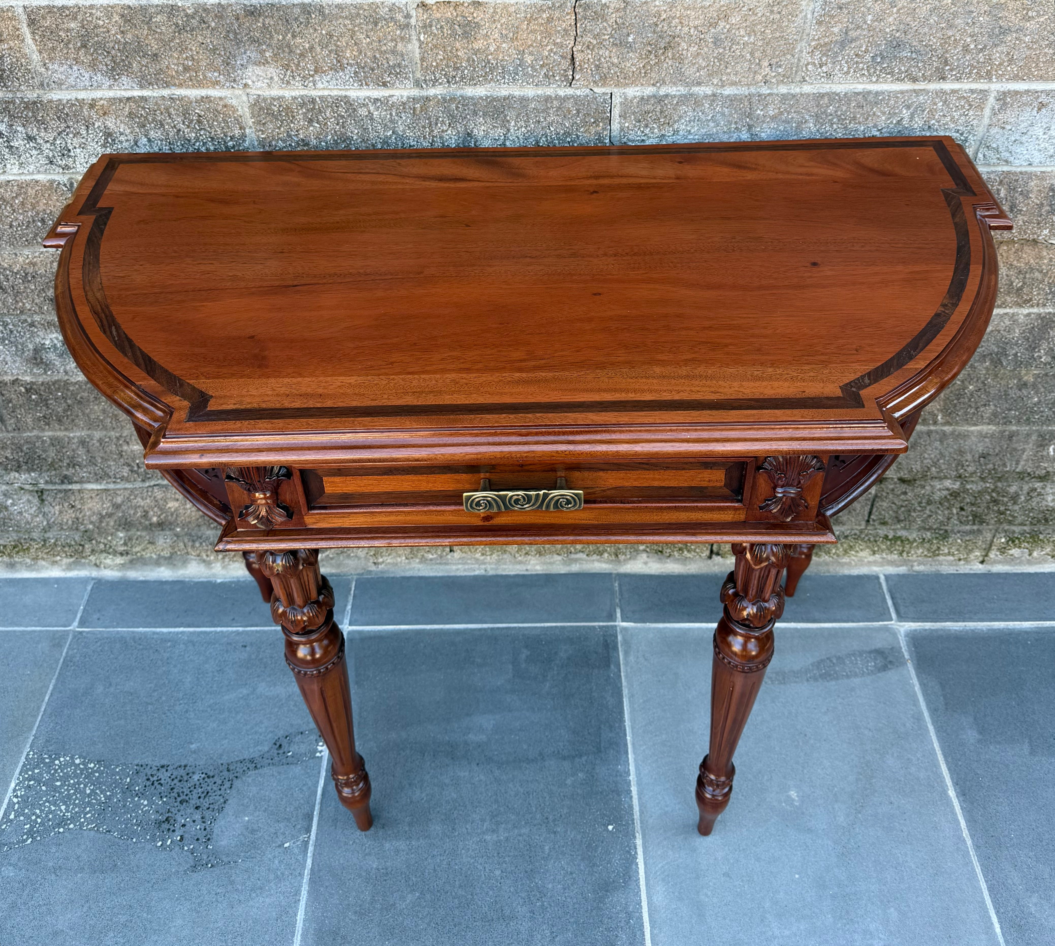 Antique Mahogany Console Table – Elegant Carved Detail
