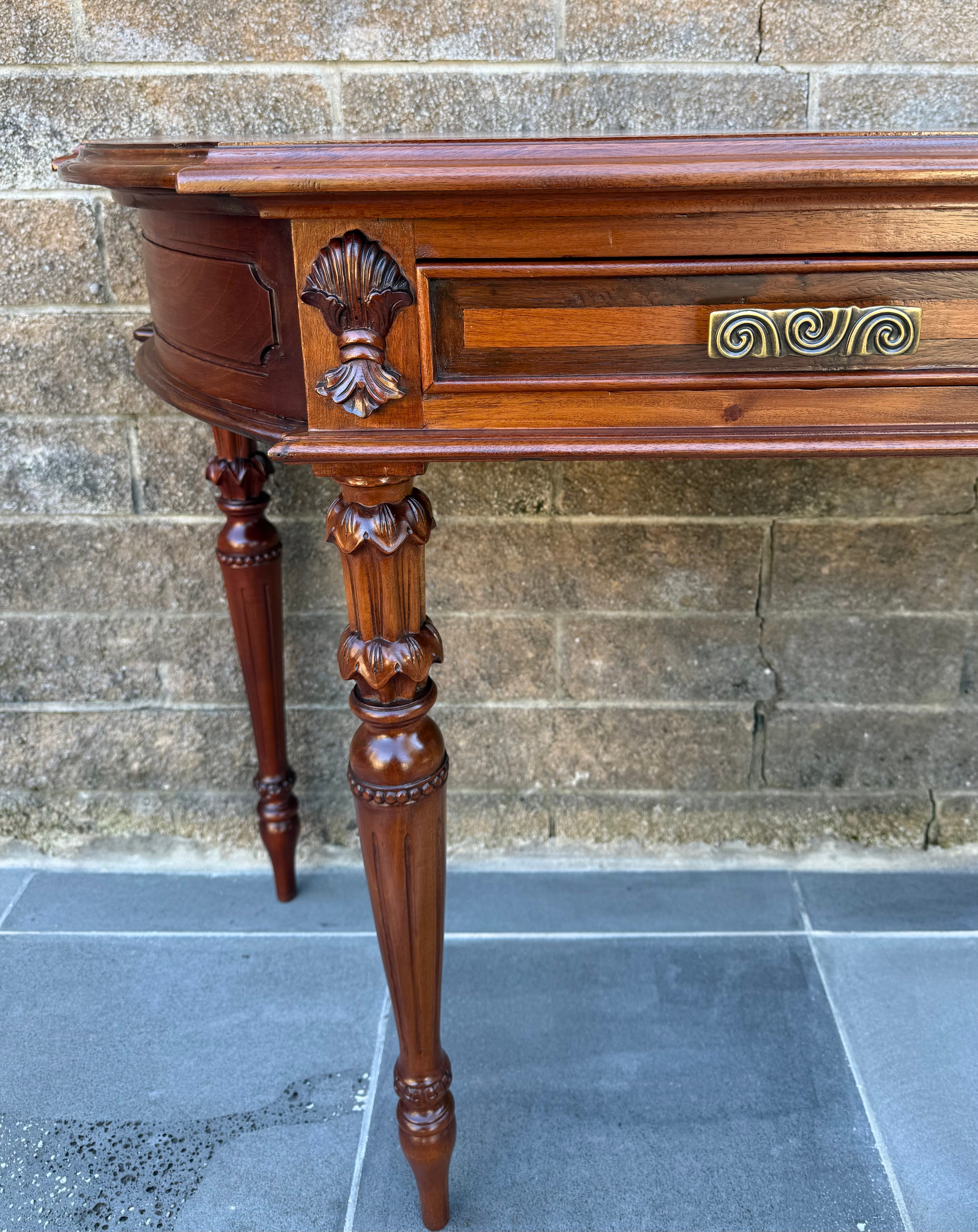 Antique Mahogany Console Table – Elegant Carved Detail