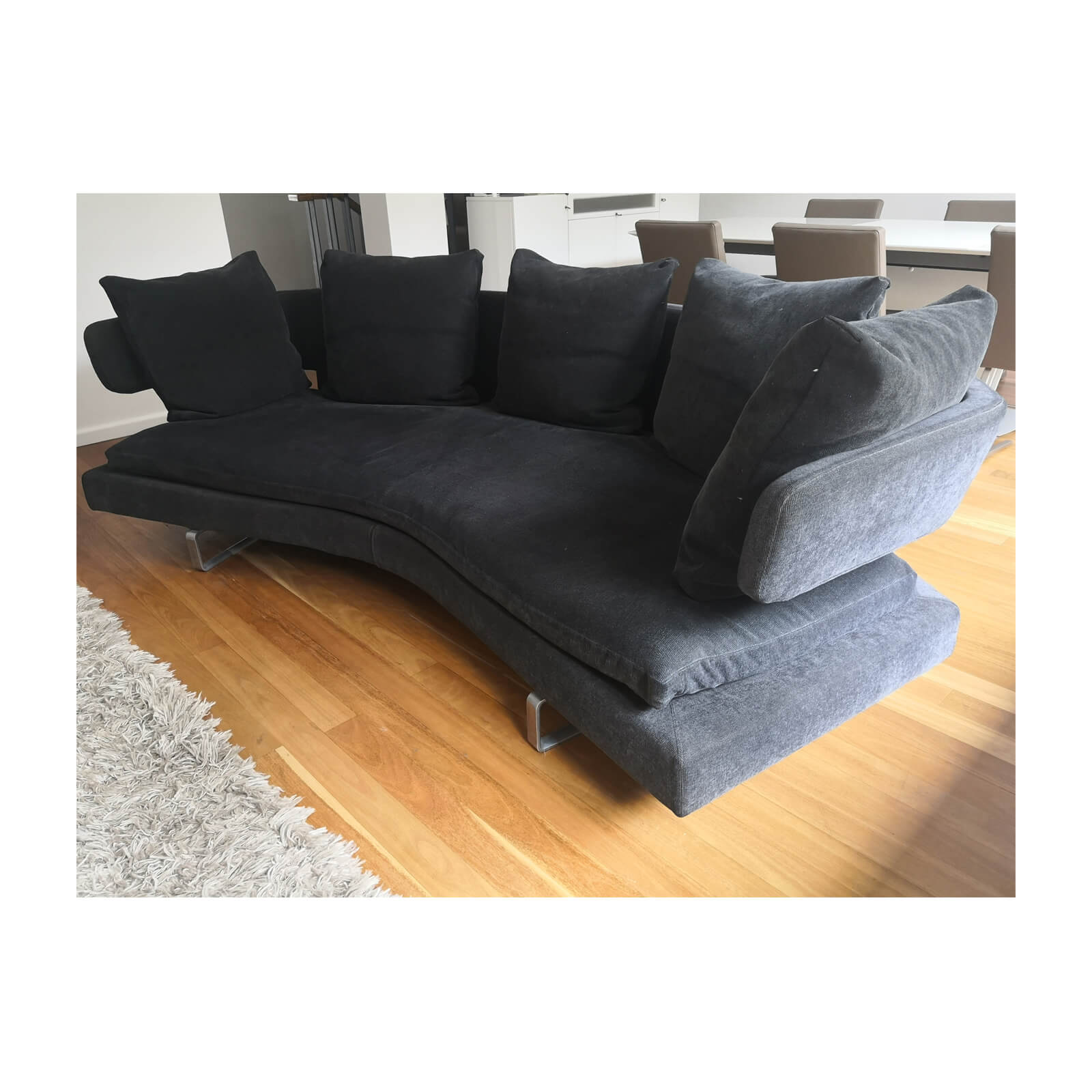 Two Design Lovers B&B Italia Arne sofa anthracite side