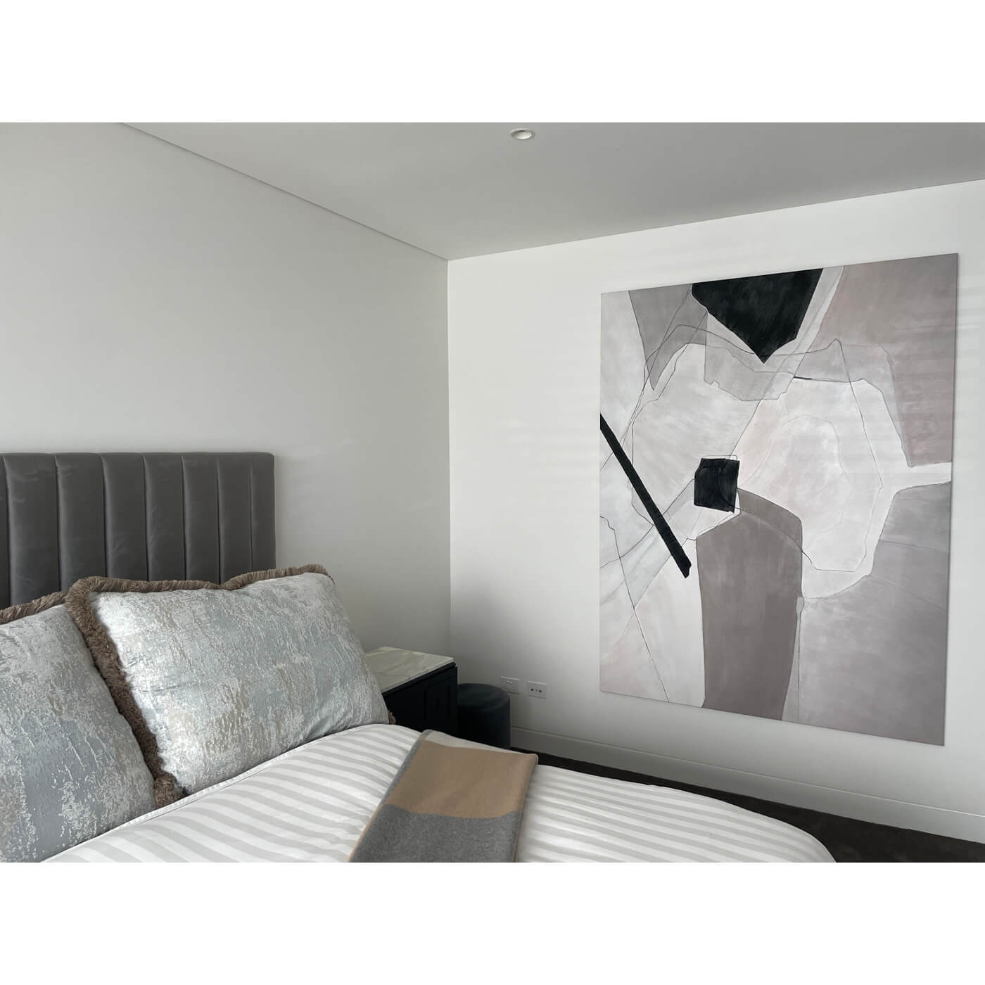 two-design-lovers-Contemporary black and white painting