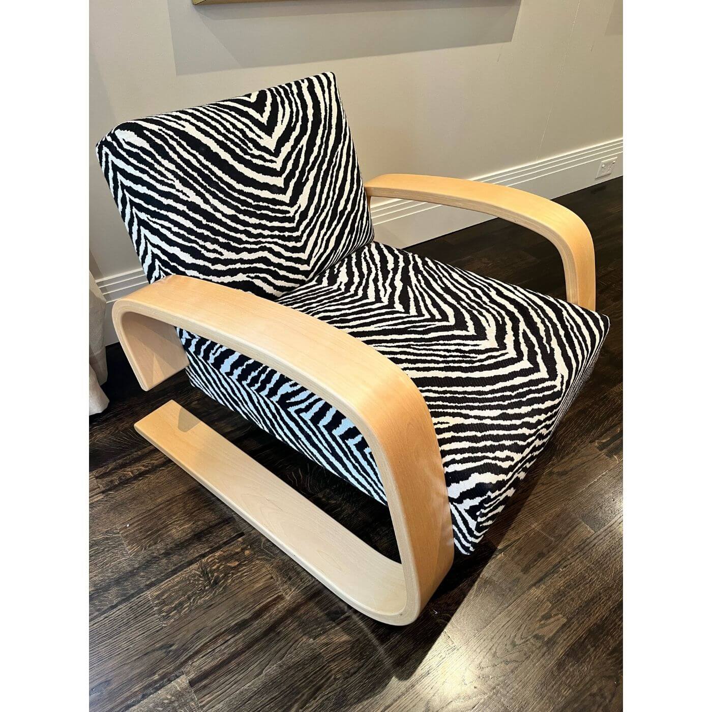 Alvar Aalto Tank 400 zebra armchair