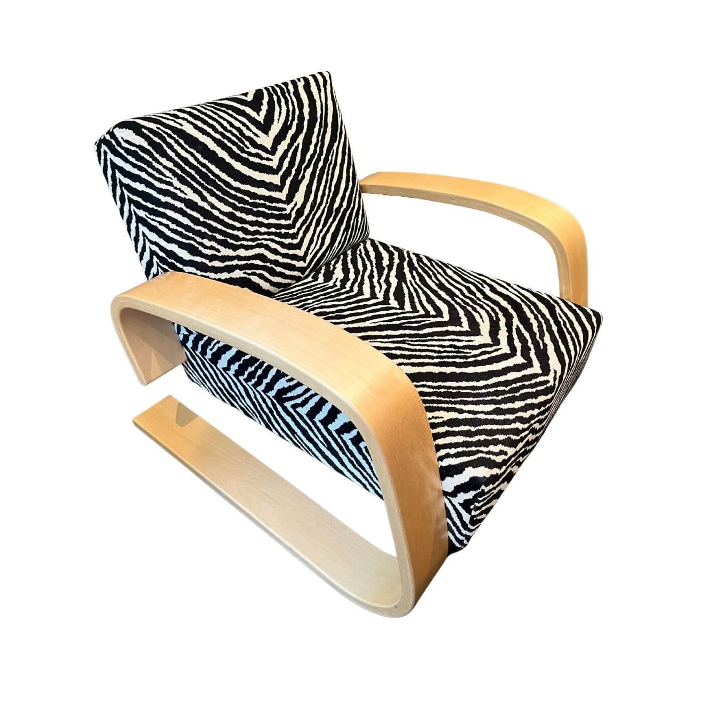 Alvar Aalto Tank 400 zebra armchair