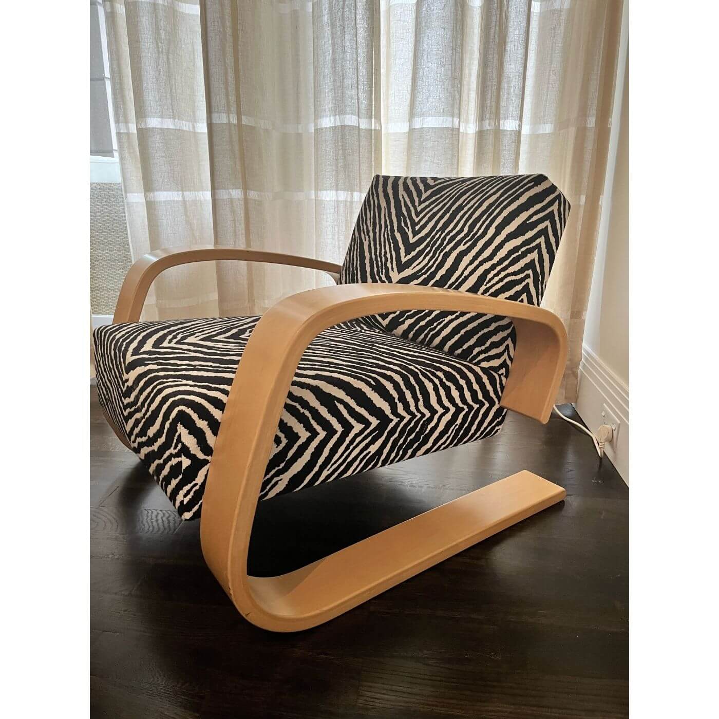 Alvar Aalto Tank 400 zebra armchair