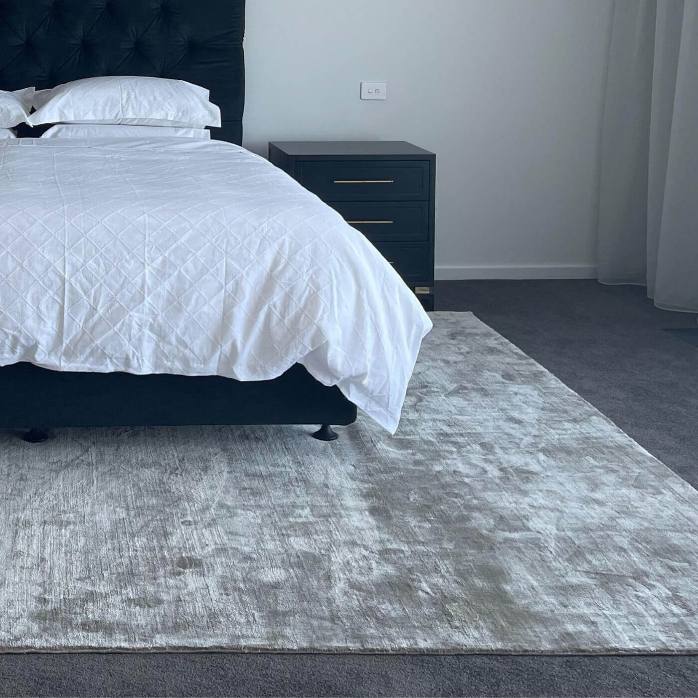 Bayliss King Living Hue rug in mink colour