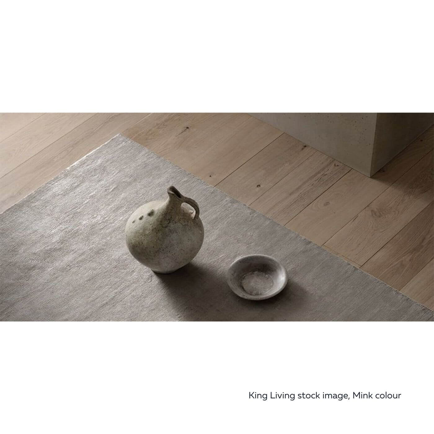 Bayliss King Living Hue rug in mink colour