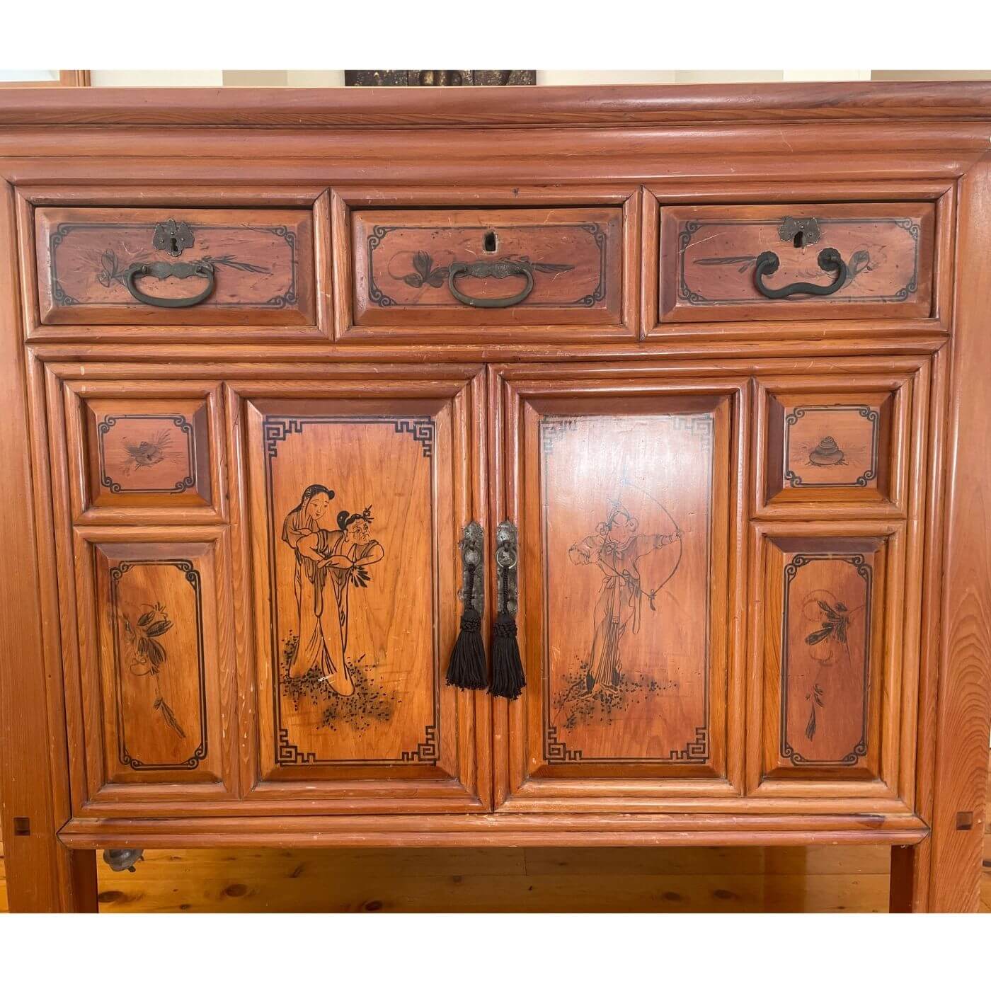 Chinese cabinet with chinoiserie painted details