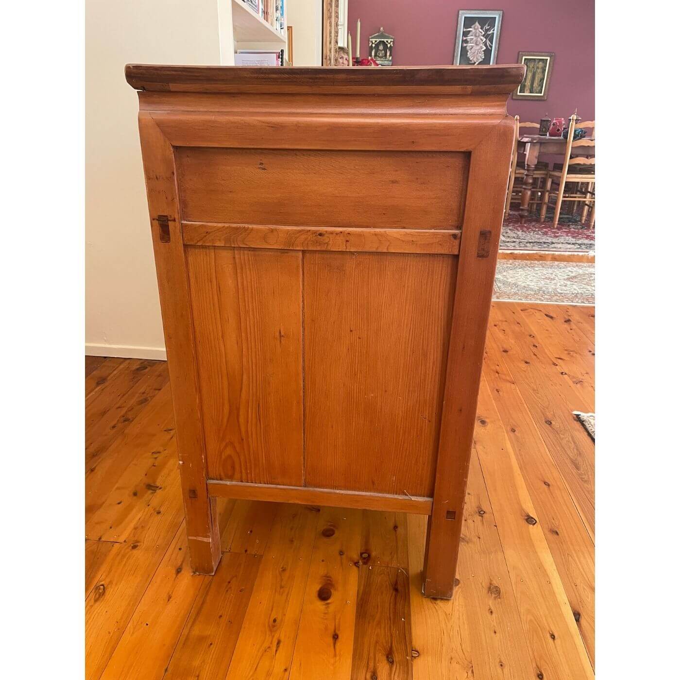 Chinese cabinet with chinoiserie painted details