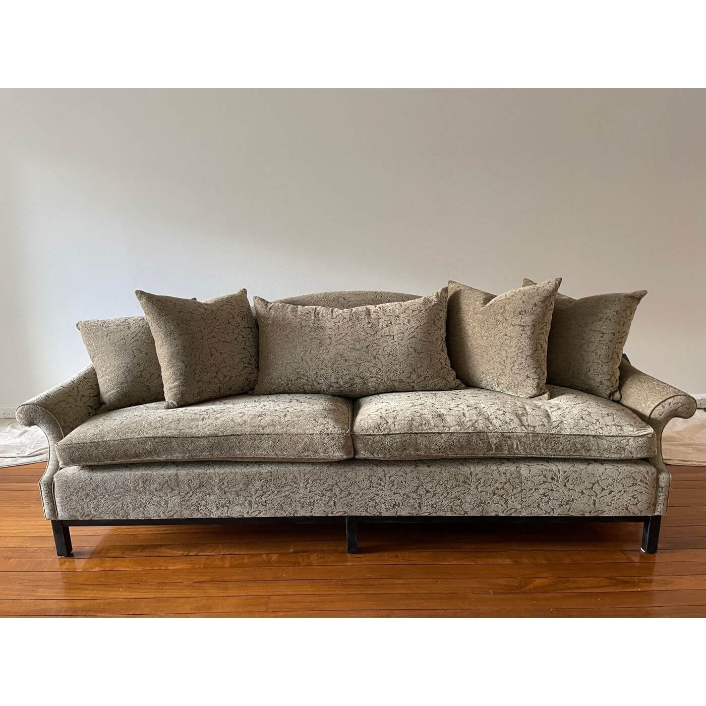 Country Trader Williamsburg sofa