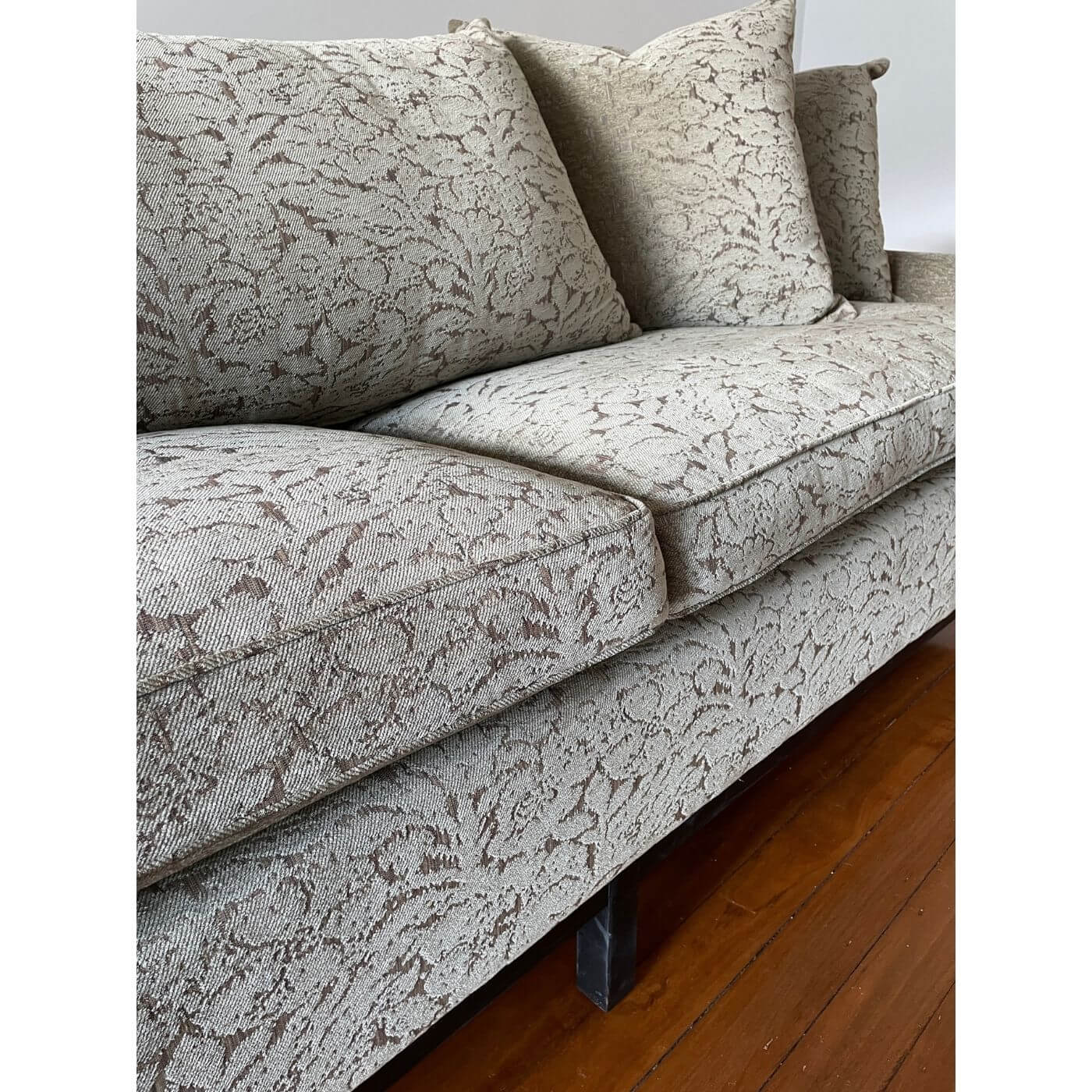 Country Trader Williamsburg sofa