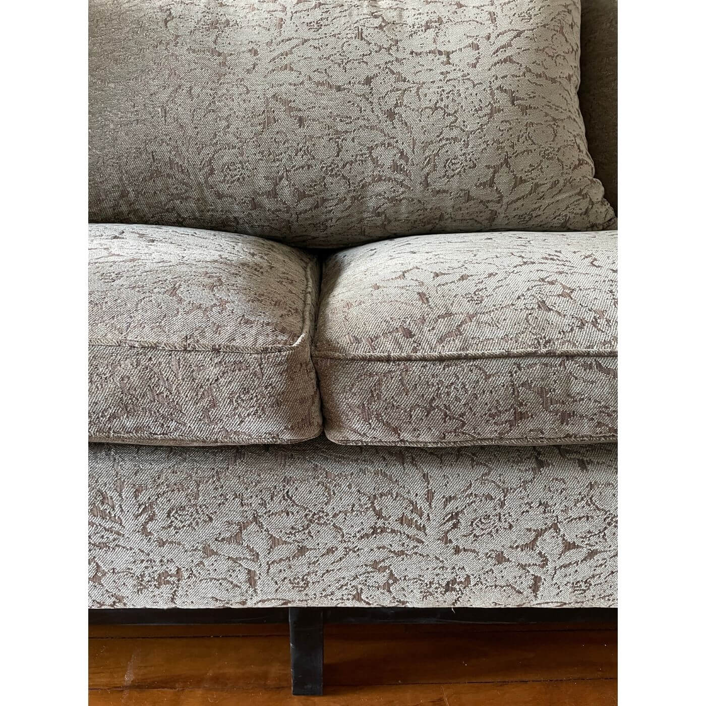 Country Trader Williamsburg sofa