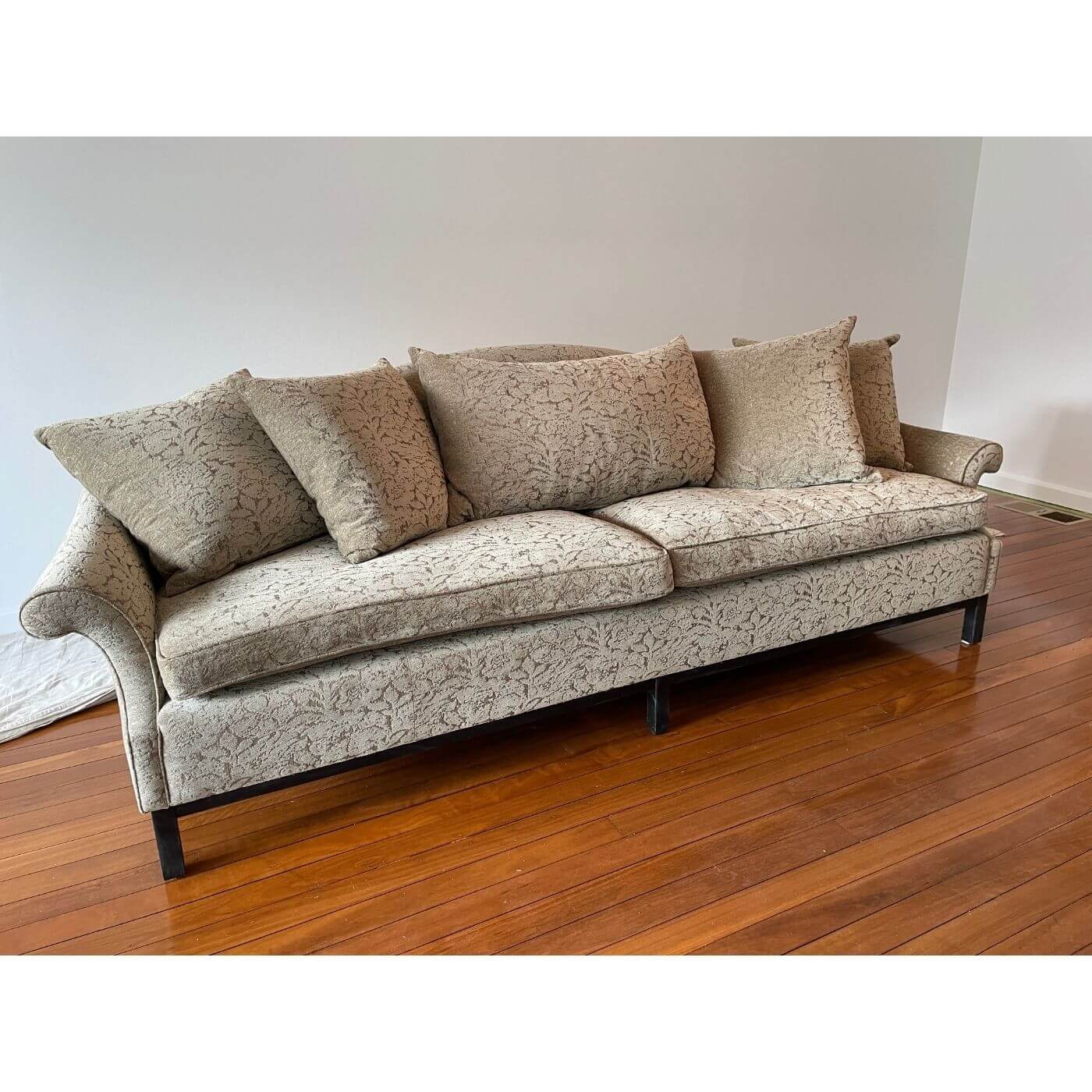 Country Trader Williamsburg sofa