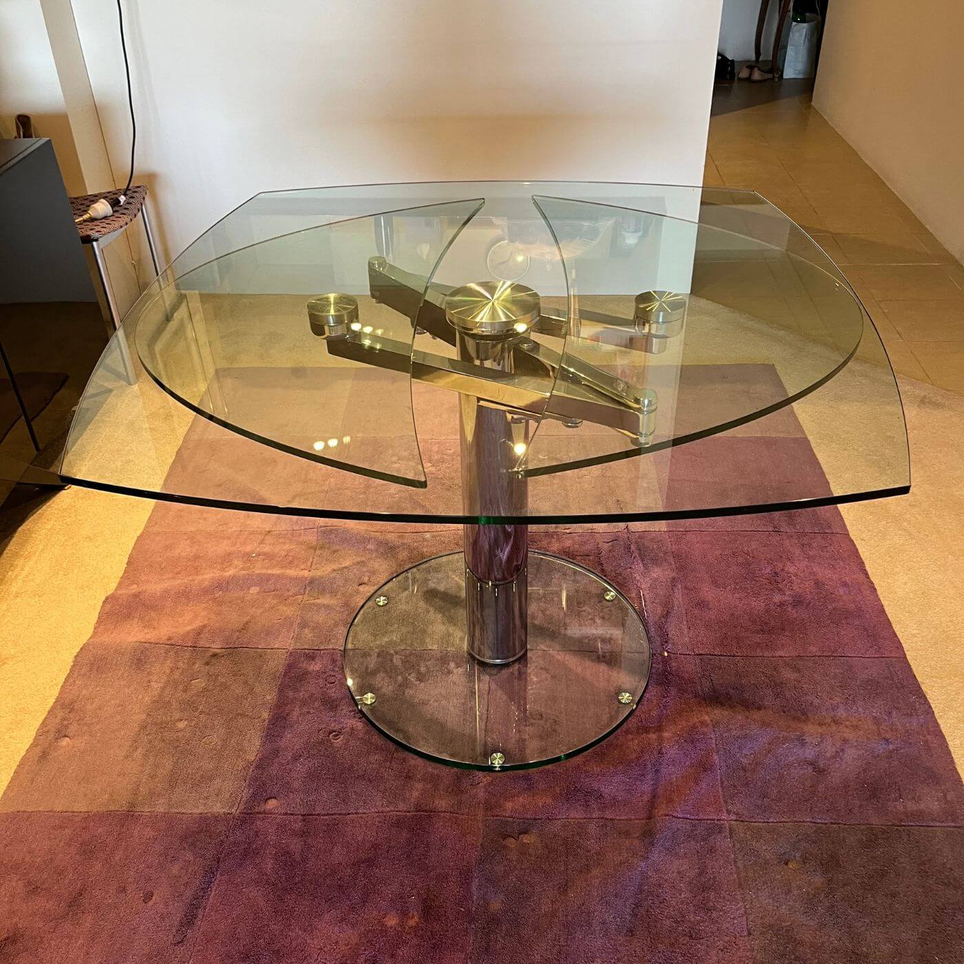 Glass extension dining table