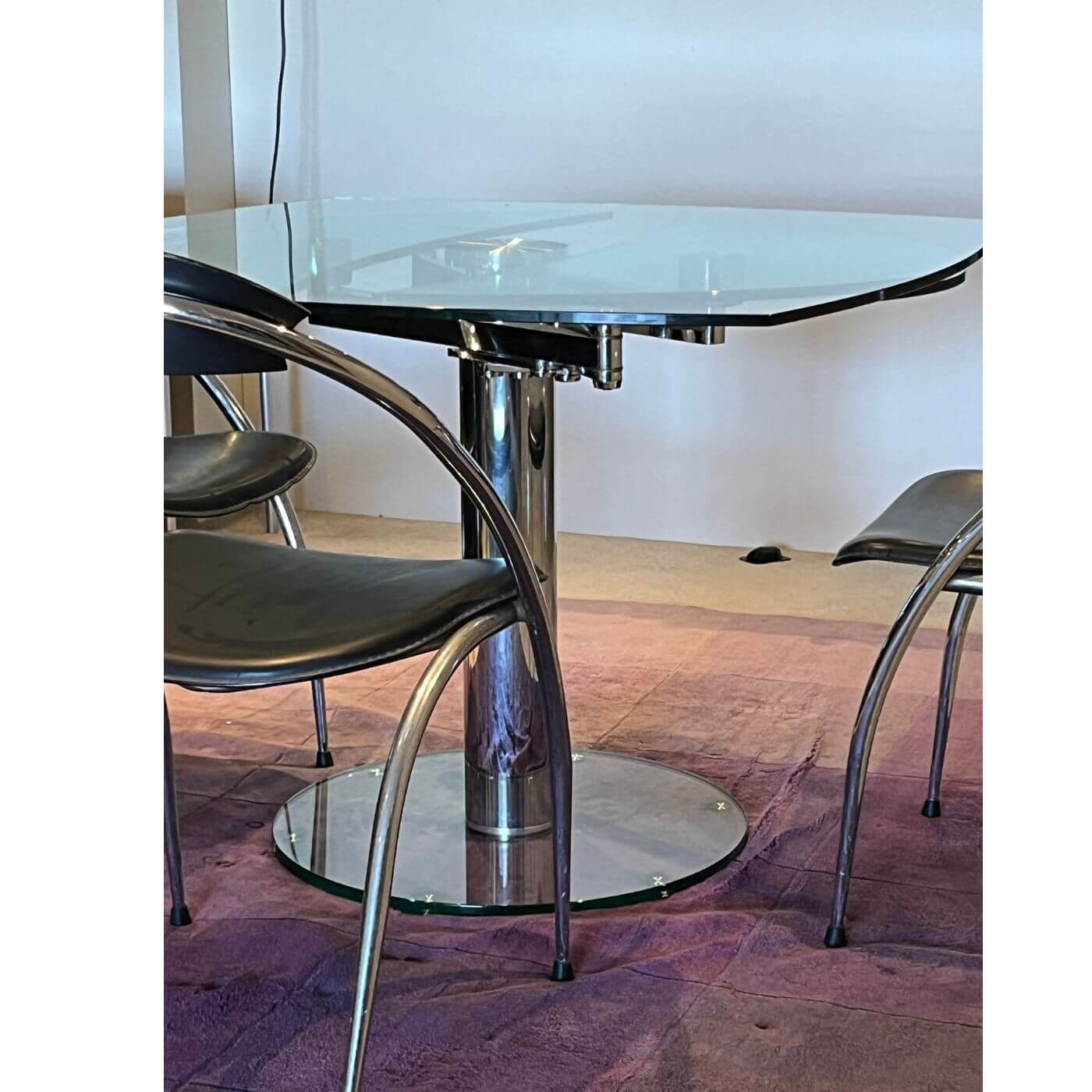 Glass extension dining table