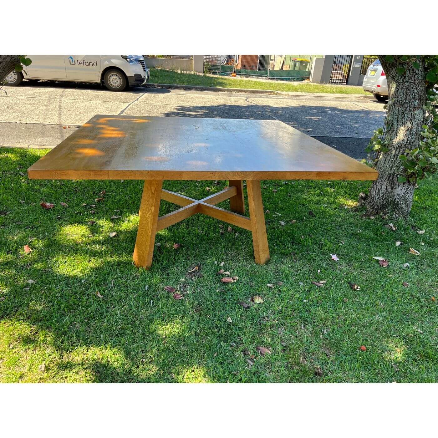 Jardan Flynn dining table