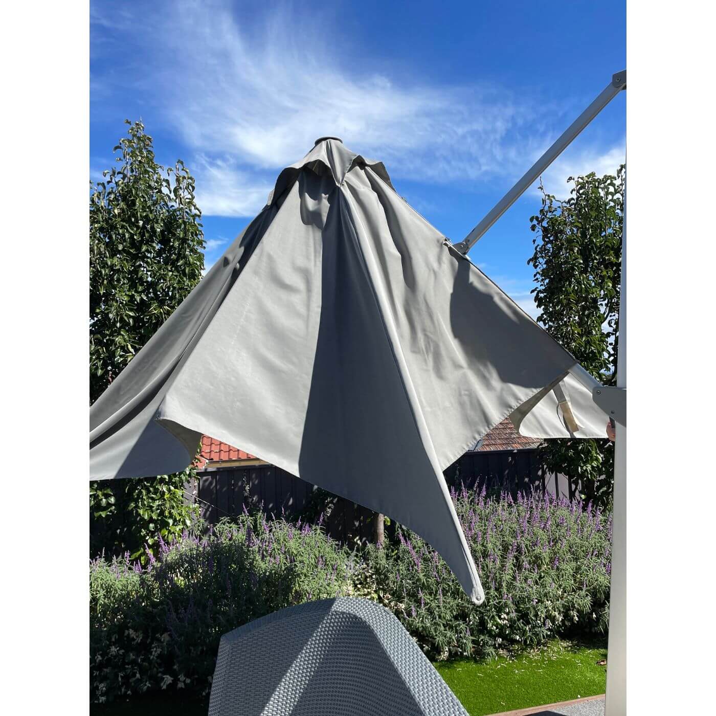 Jardinico Caractere Side Arm Umbrella