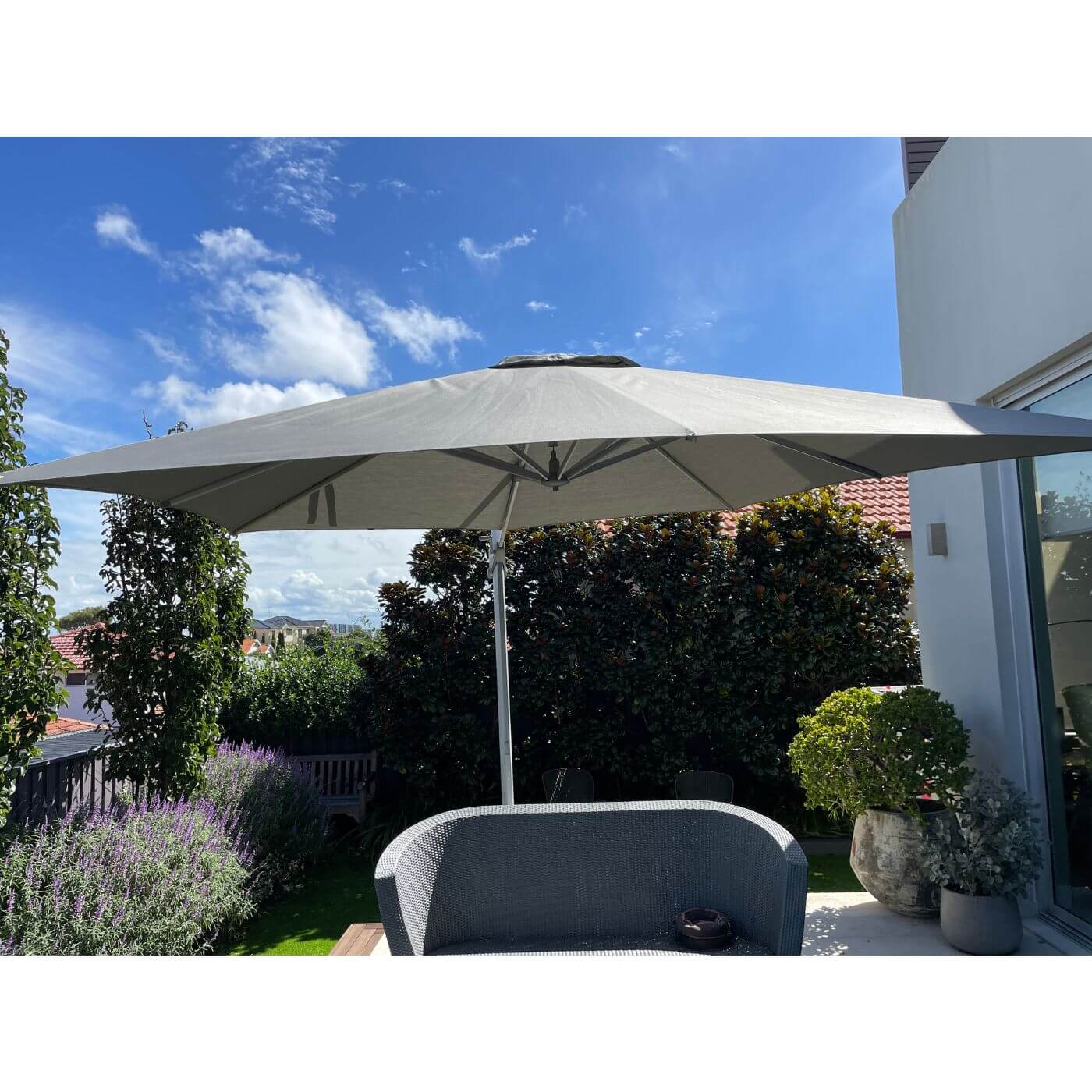 Jardinico Caractere Side Arm Umbrella