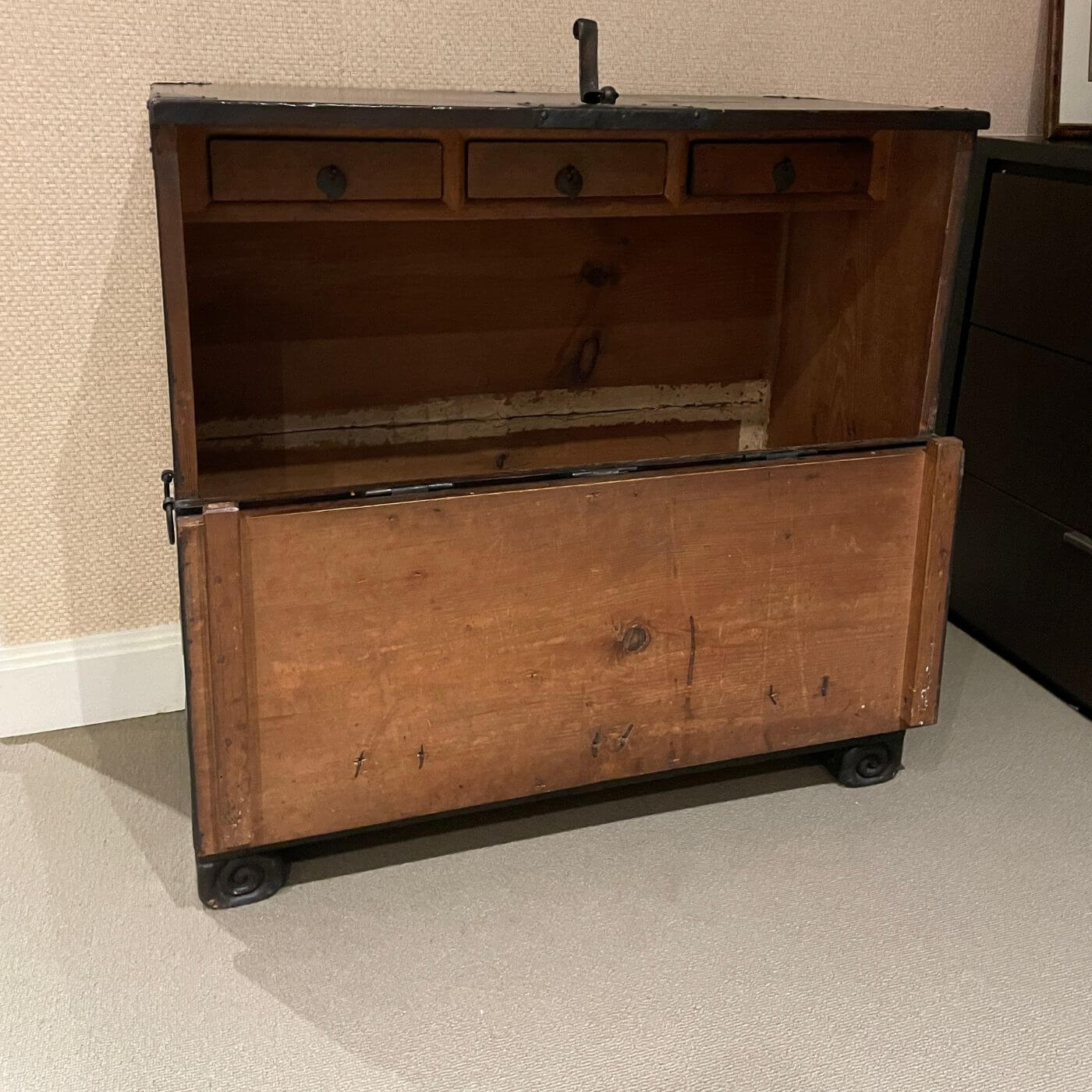 Korean upright storage chest