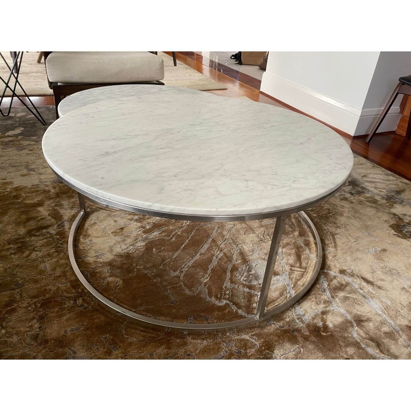 Round marble coffee tables