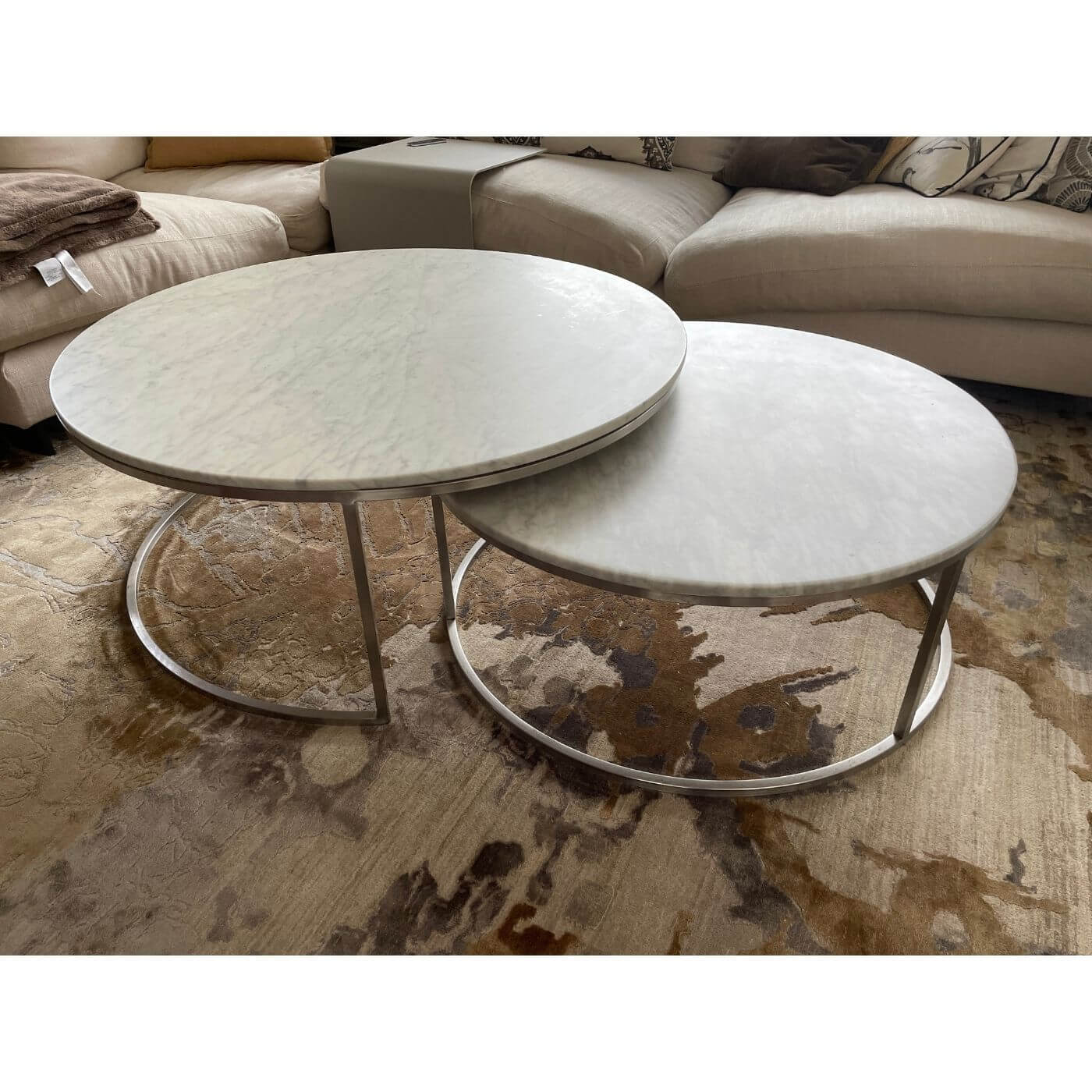 Round marble coffee tables