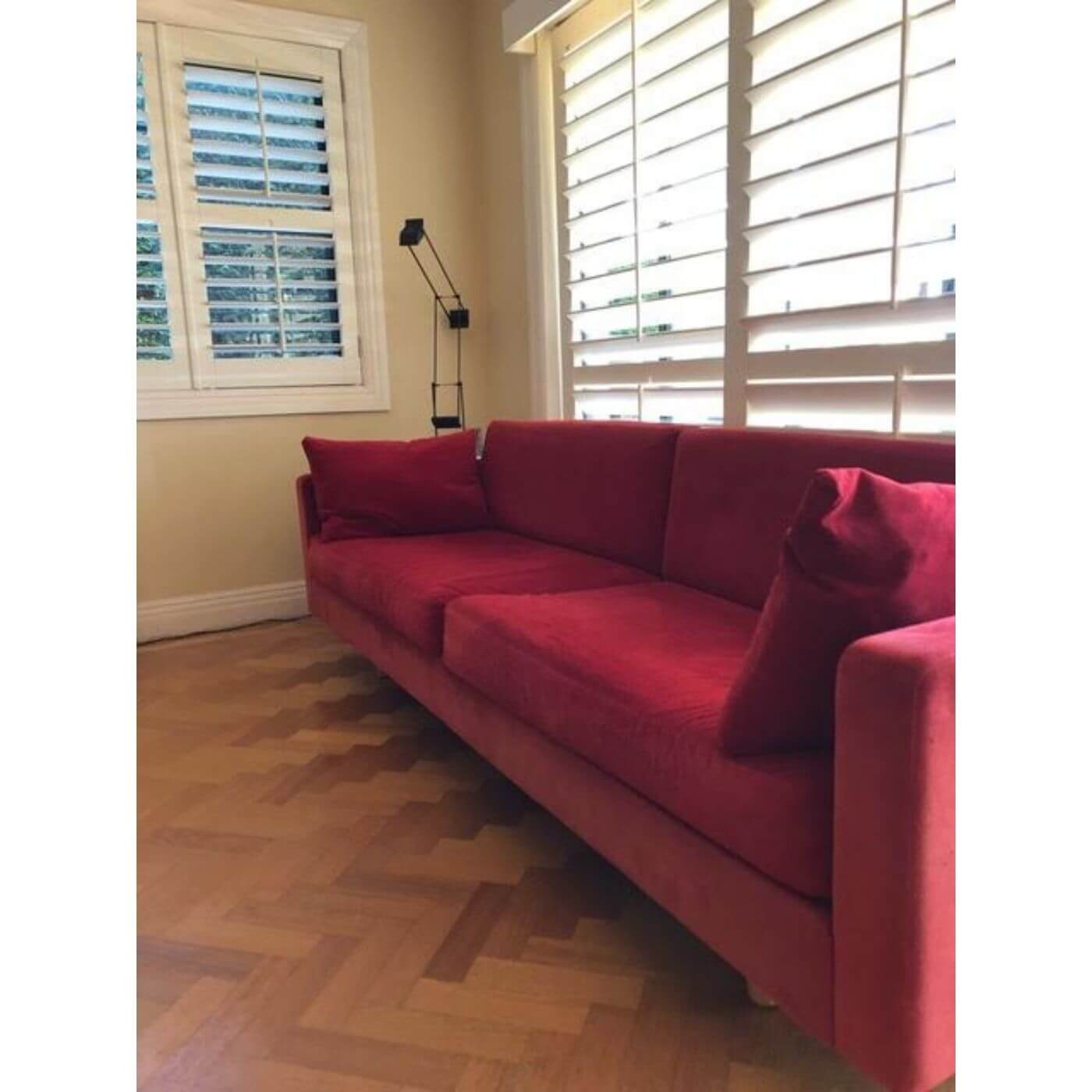 Norman & Quaine Hudson sofa red