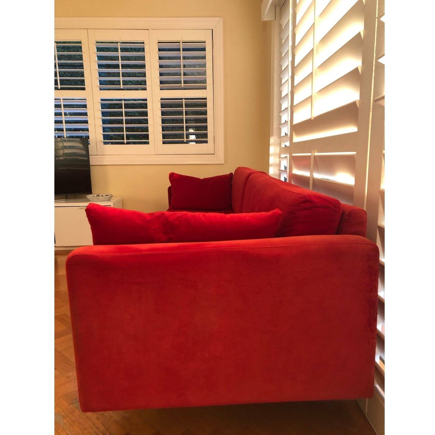 Norman & Quaine Hudson sofa red