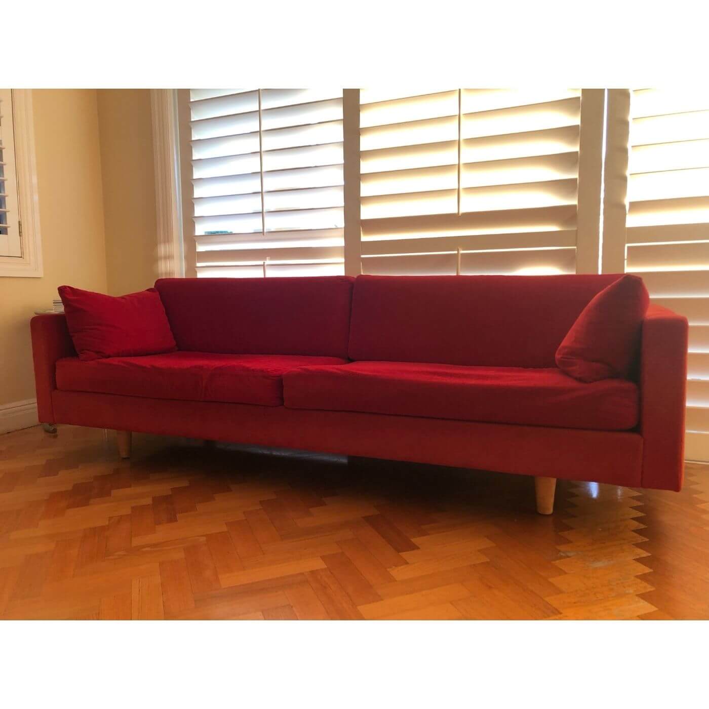 Norman & Quaine Hudson sofa red