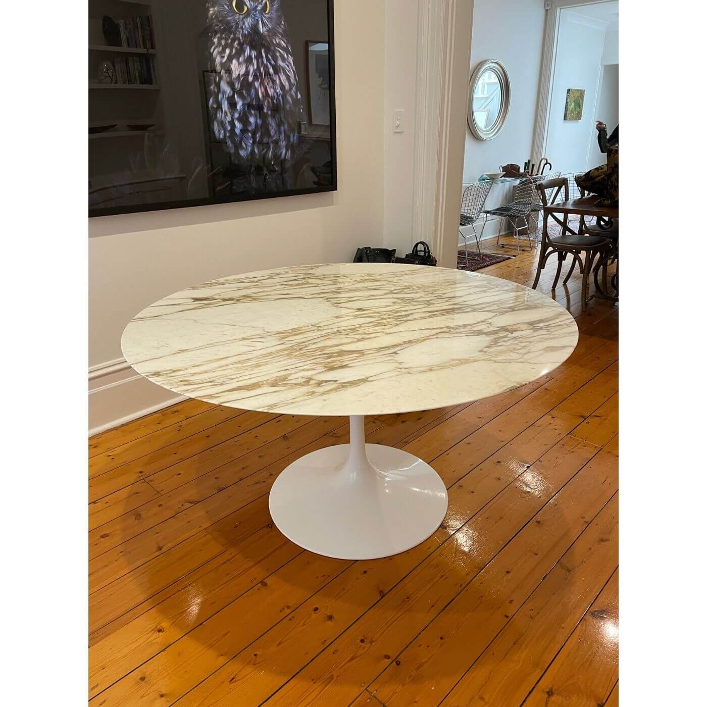 Knoll Saarinen tulip table with marble top