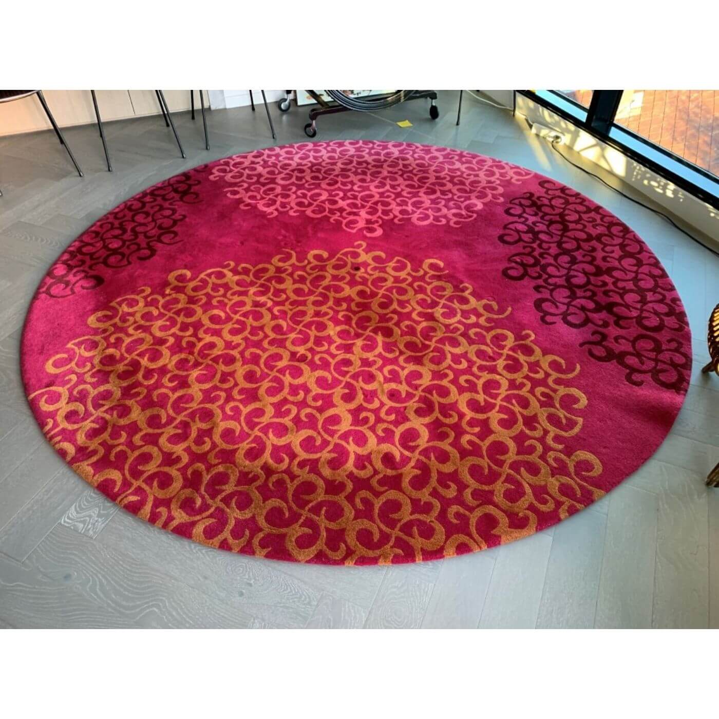 Tsar Carpets Cluster circular rug