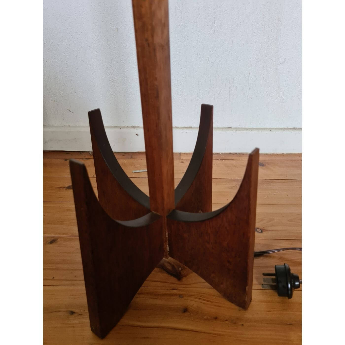 Vintage mid century lamp with wood base