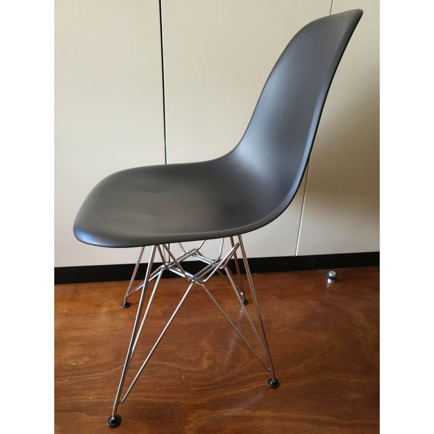 Vitra Eames DSR dining chair