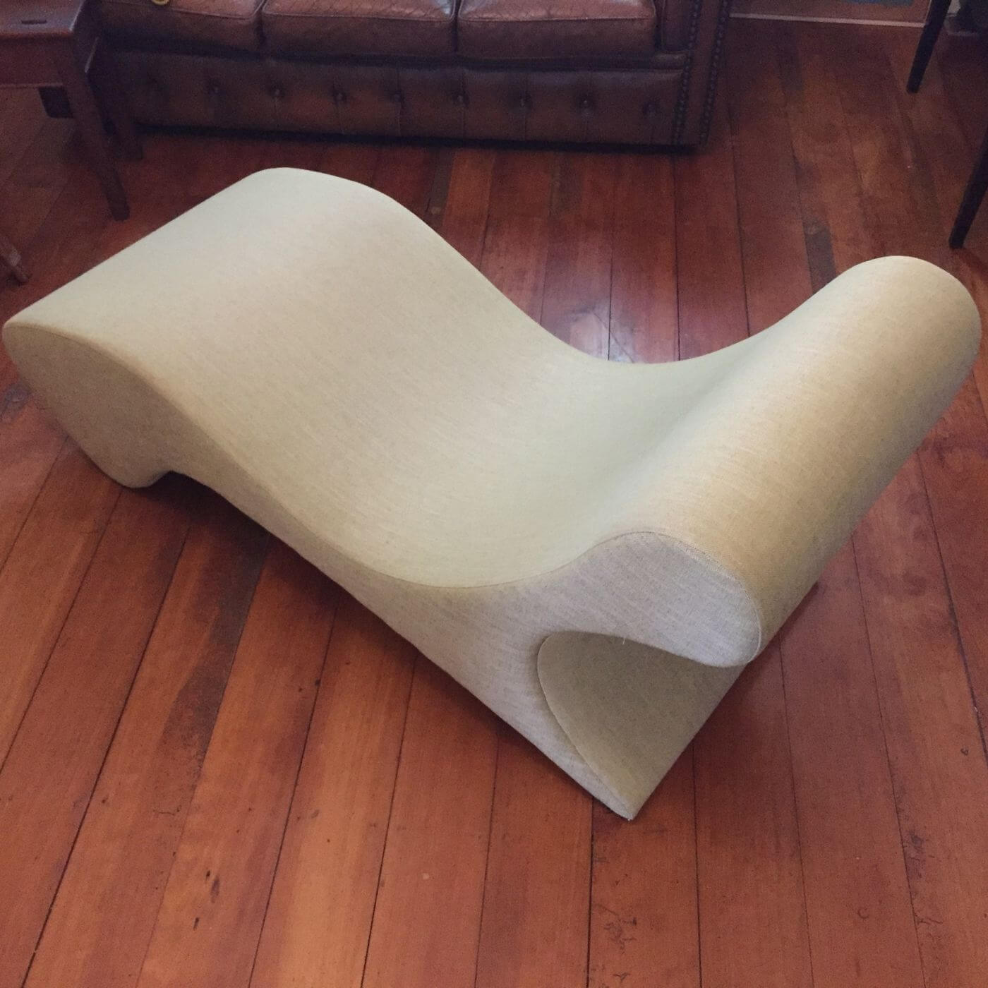 Yellow Diva LC2 chaise